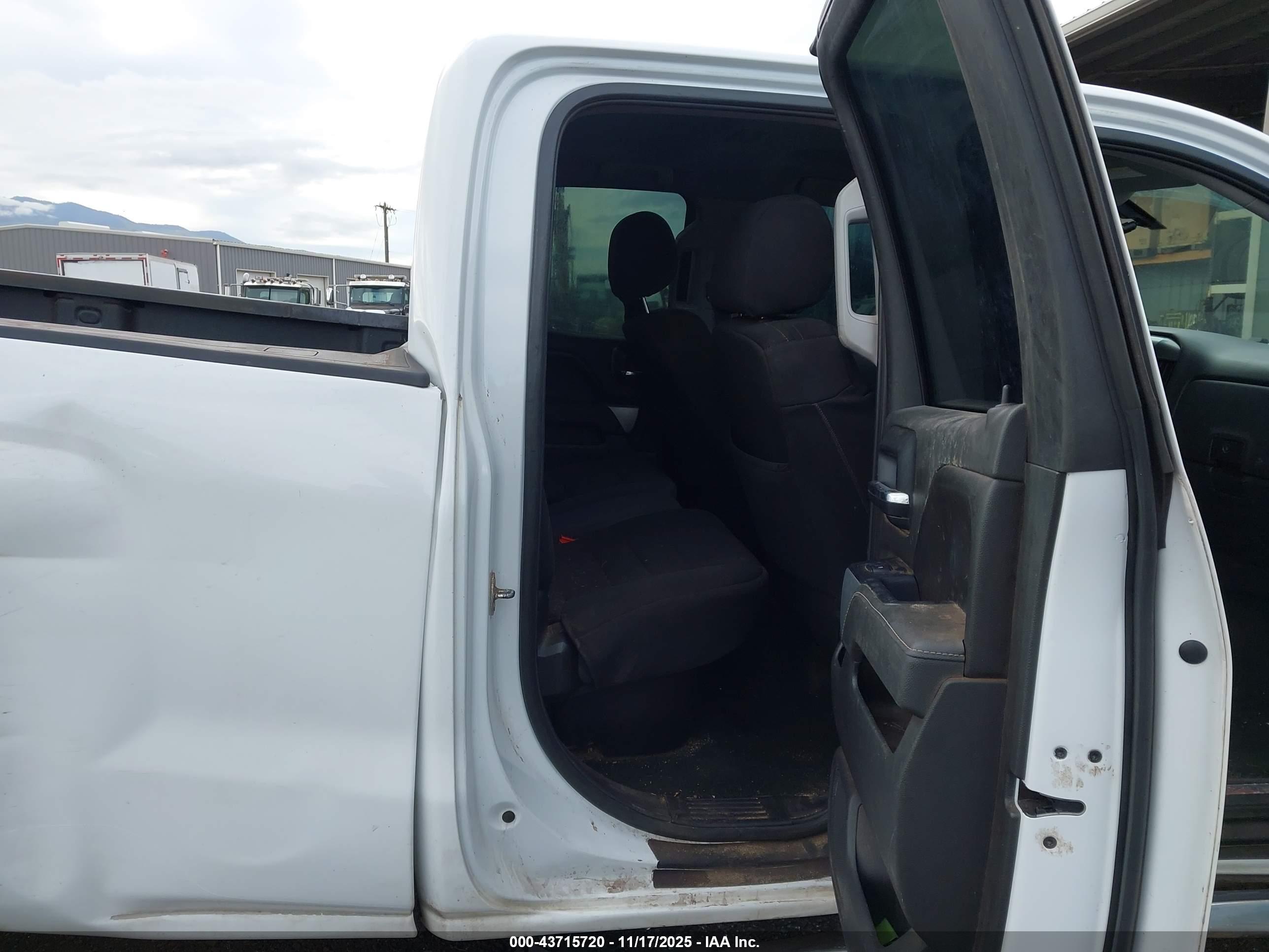 CHEVROLET SILVERADO image 8
