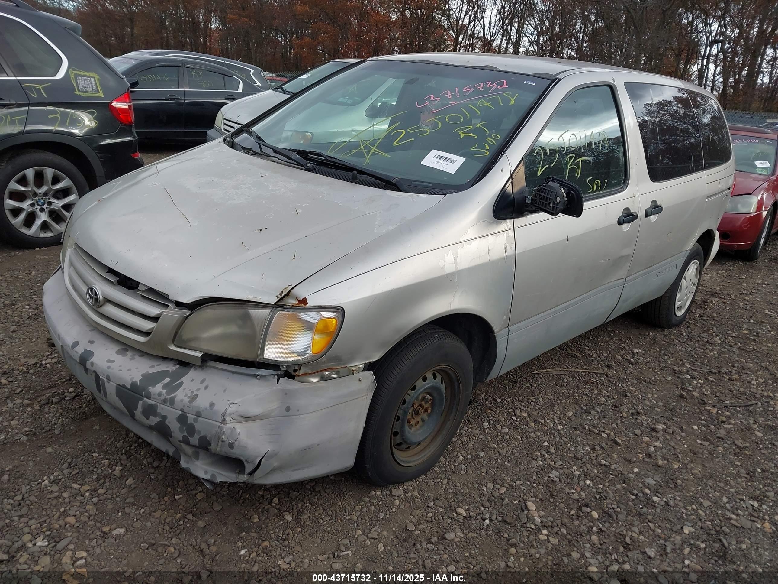TOYOTA SIENNA image 2