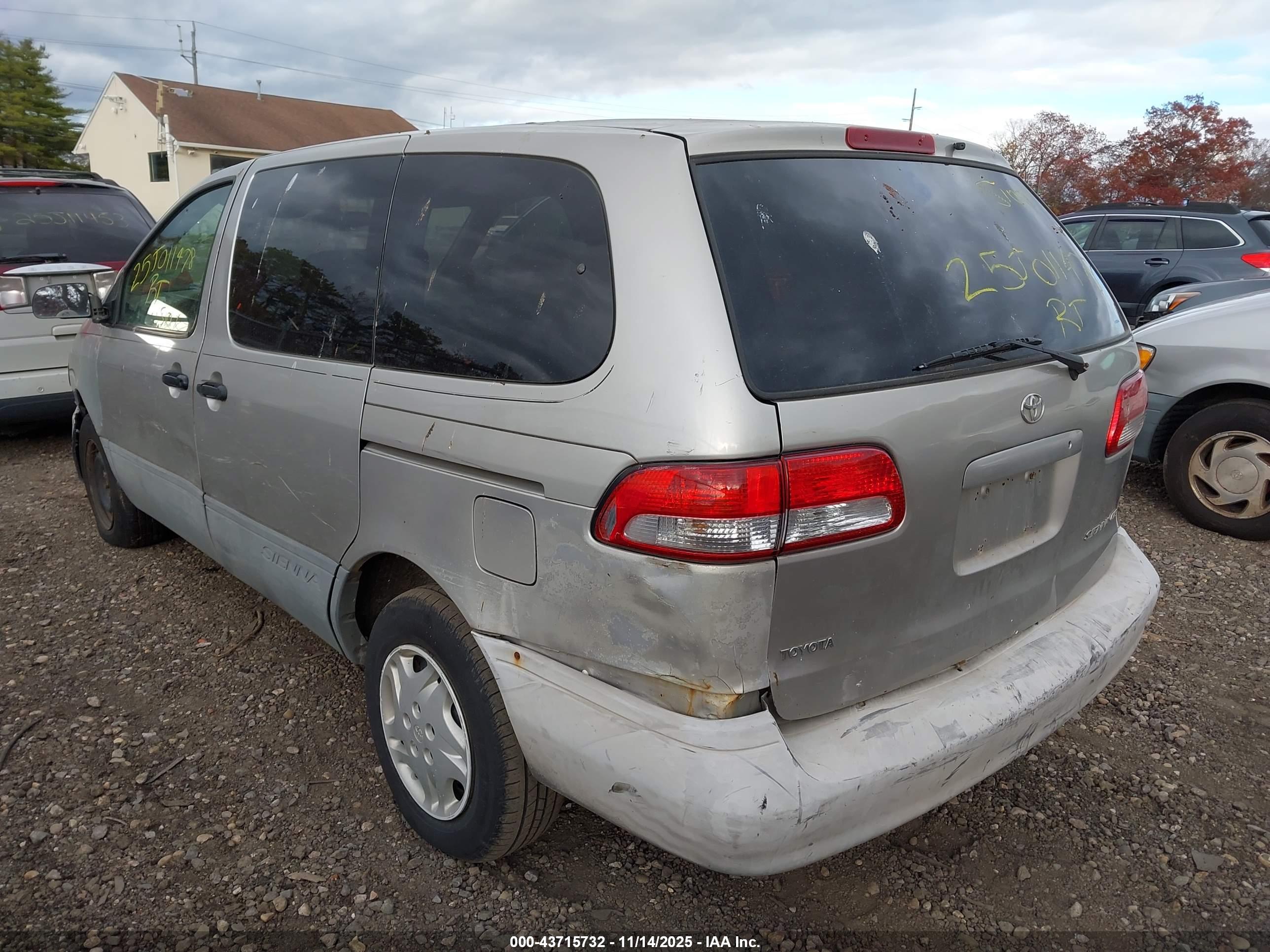 TOYOTA SIENNA image 3