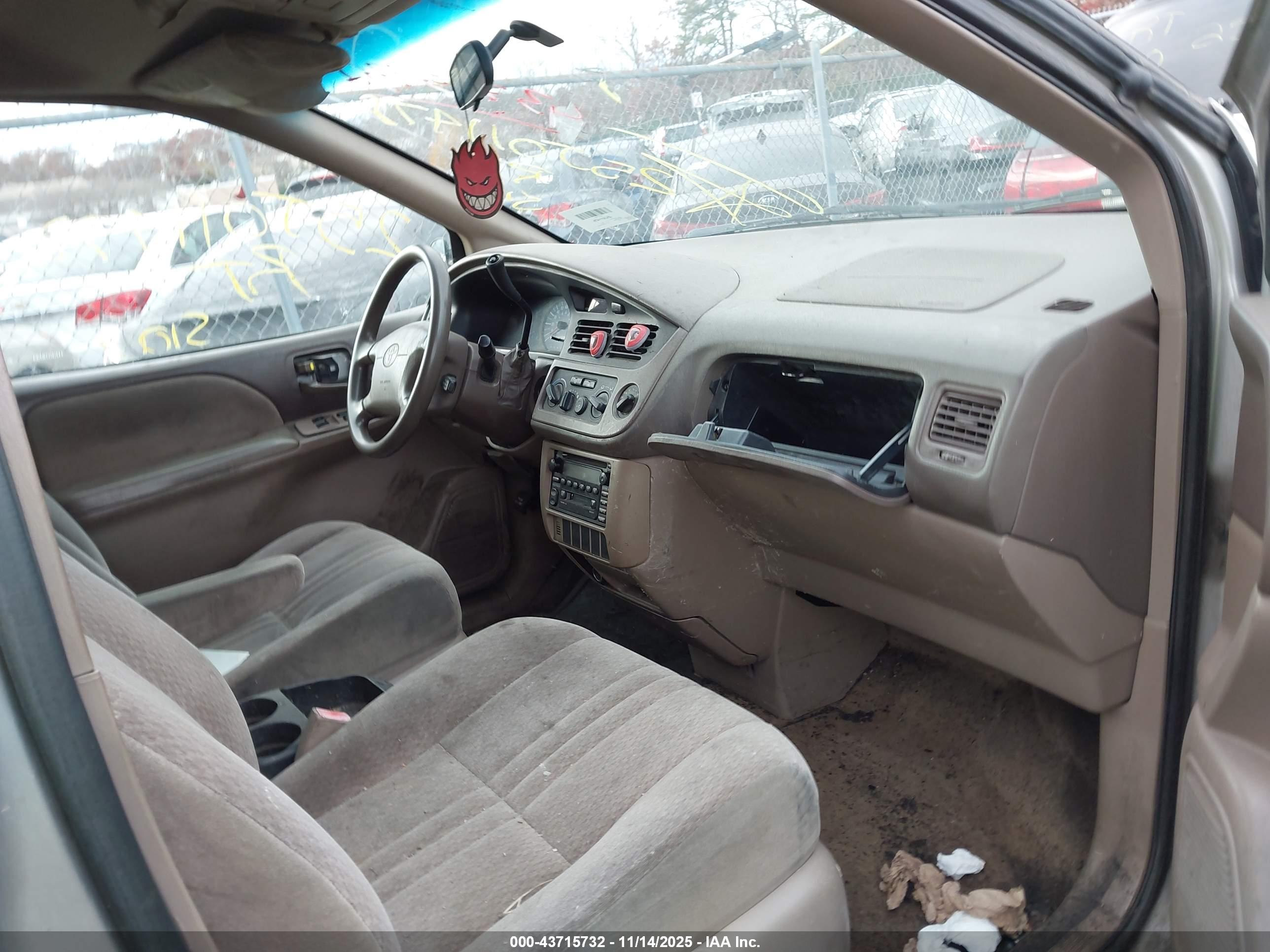 TOYOTA SIENNA image 5