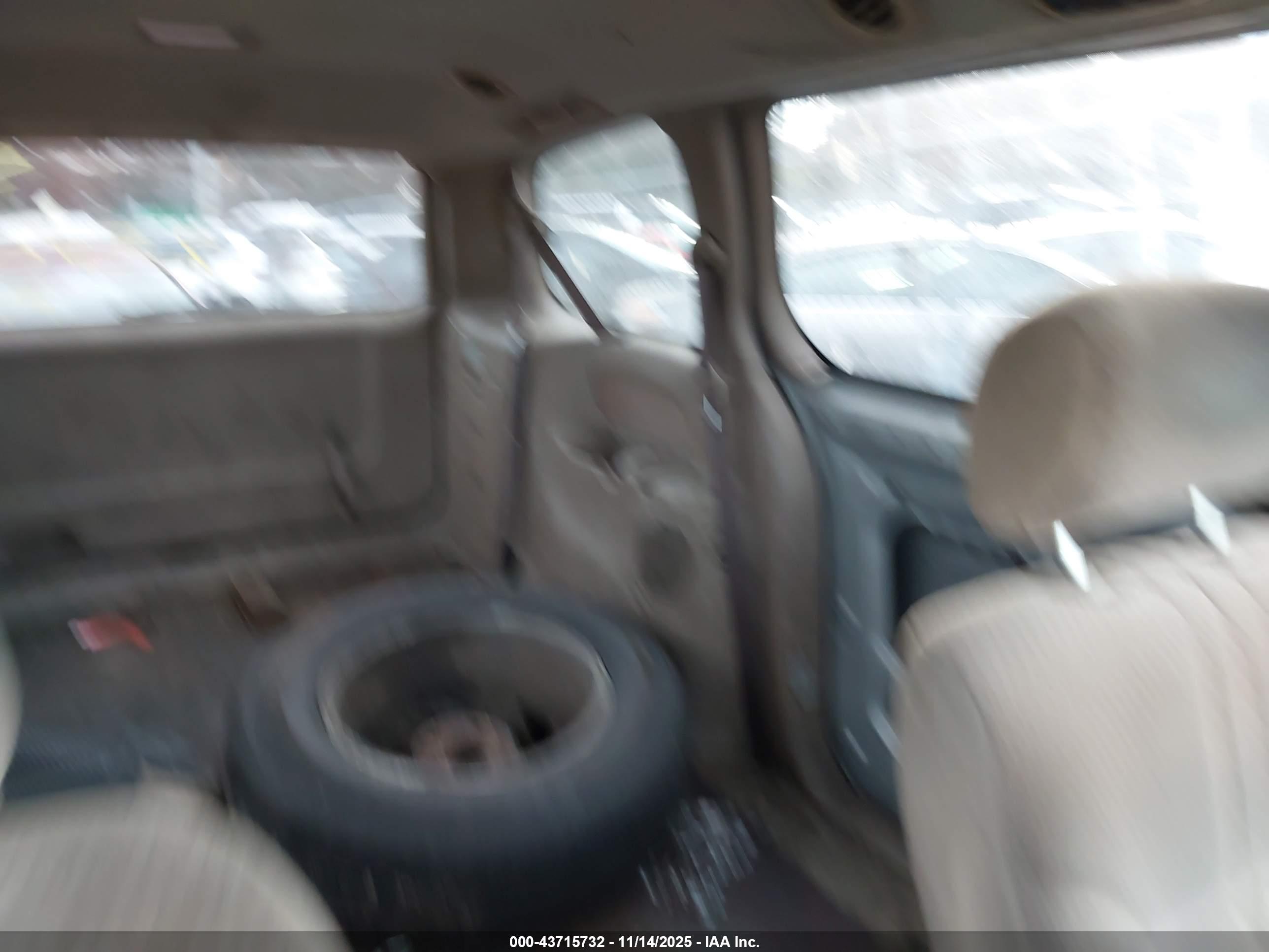 TOYOTA SIENNA image 8