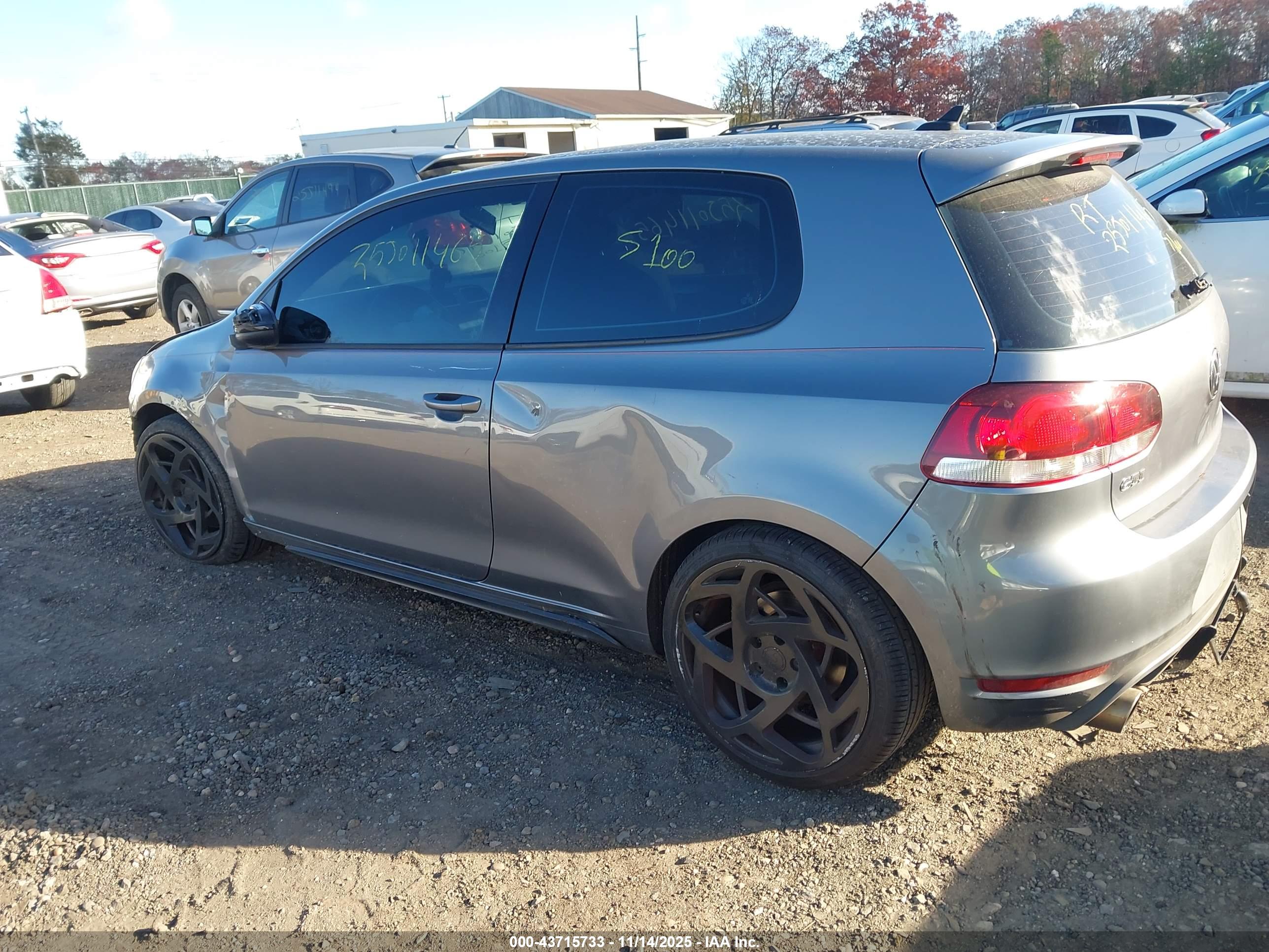 VOLKSWAGEN GTI image 3