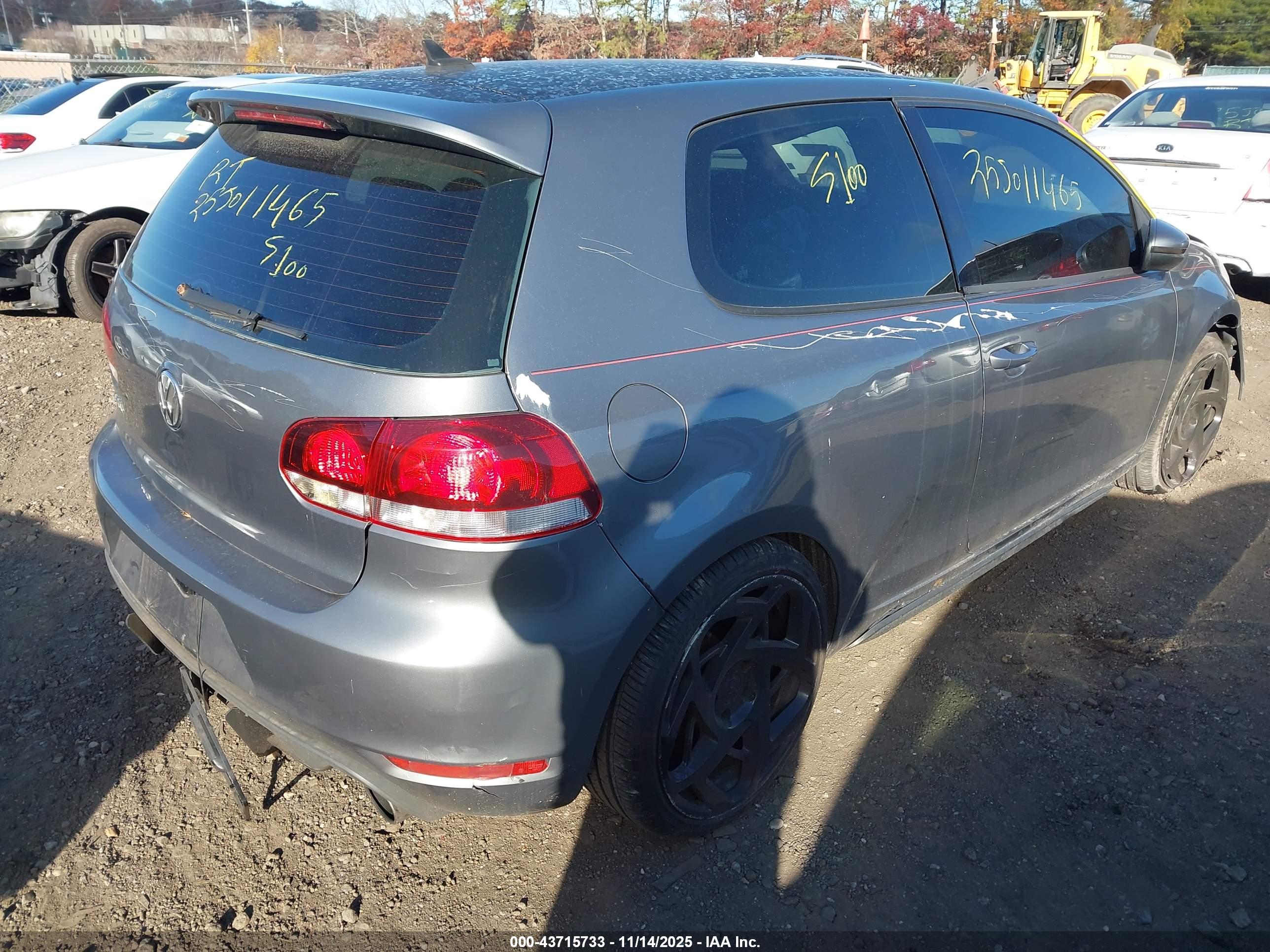 VOLKSWAGEN GTI image 4