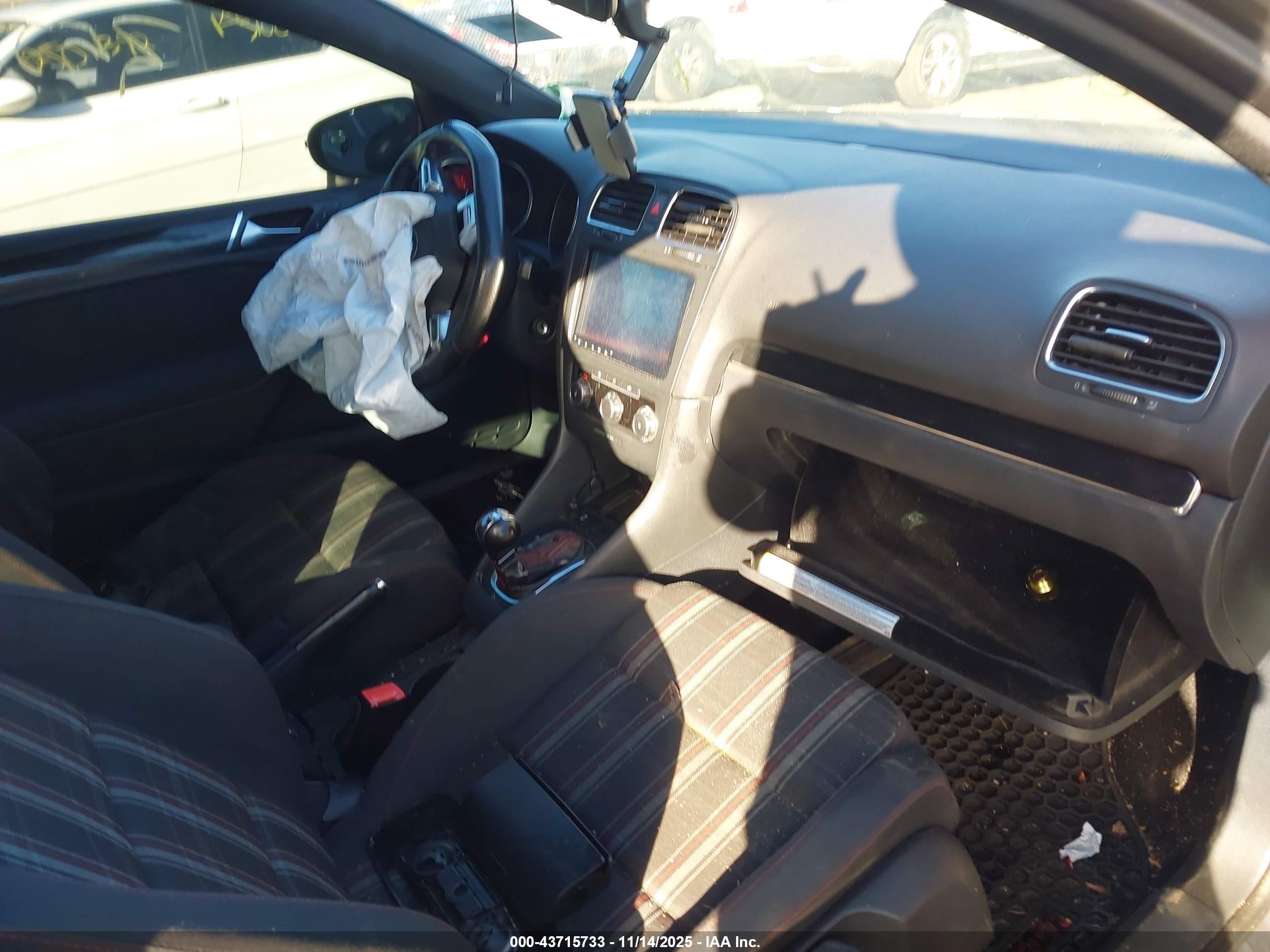 VOLKSWAGEN GTI image 5