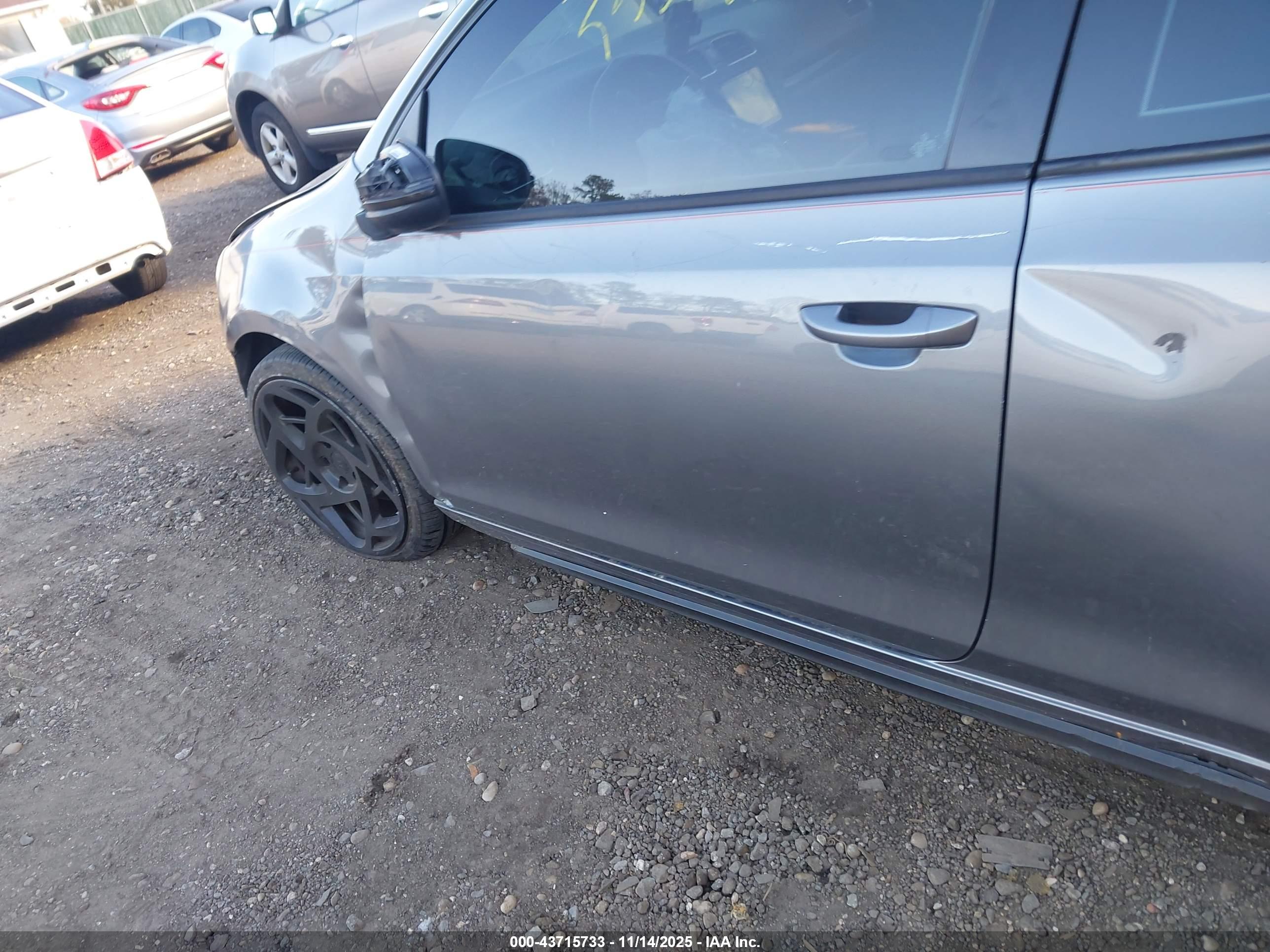 VOLKSWAGEN GTI image 6