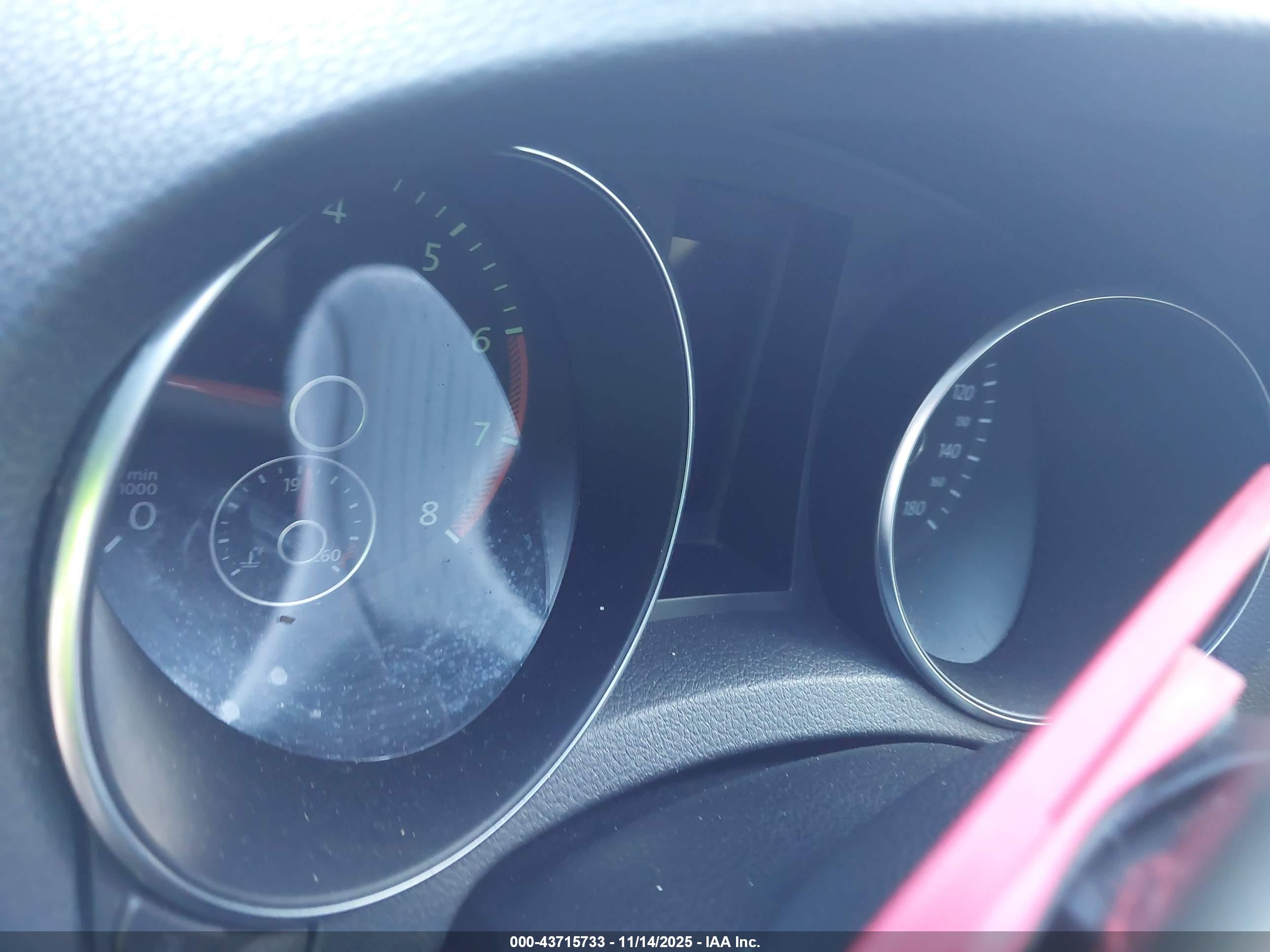 VOLKSWAGEN GTI image 7