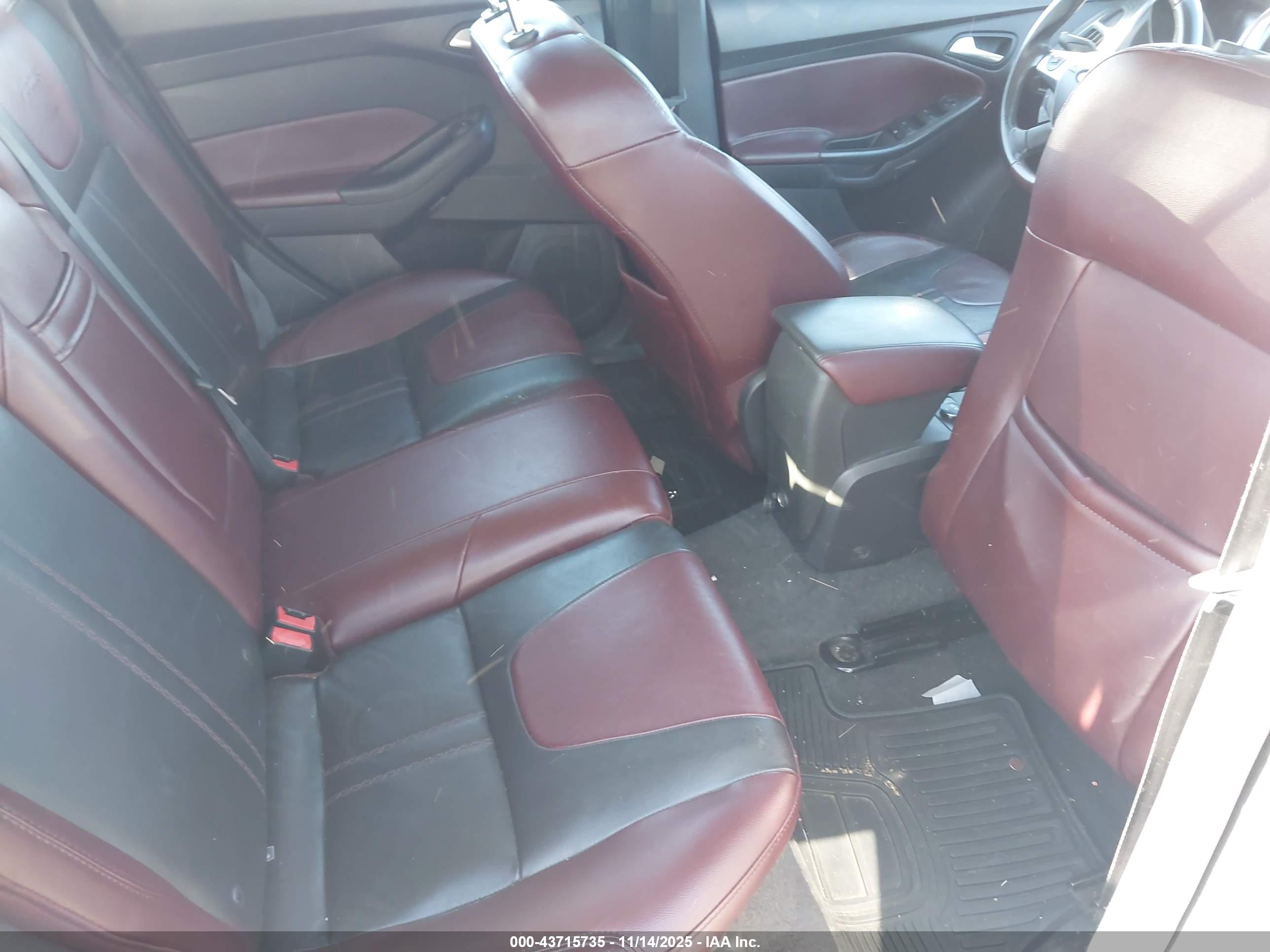 FORD FOCUS image 8