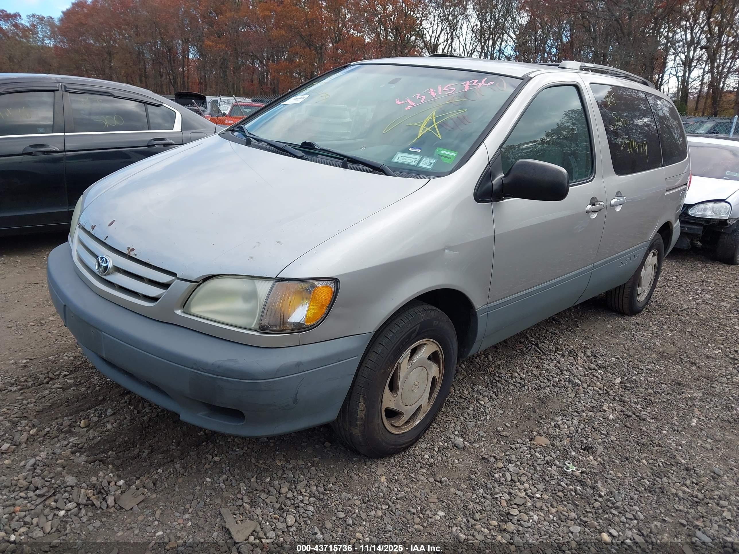 TOYOTA SIENNA image 2