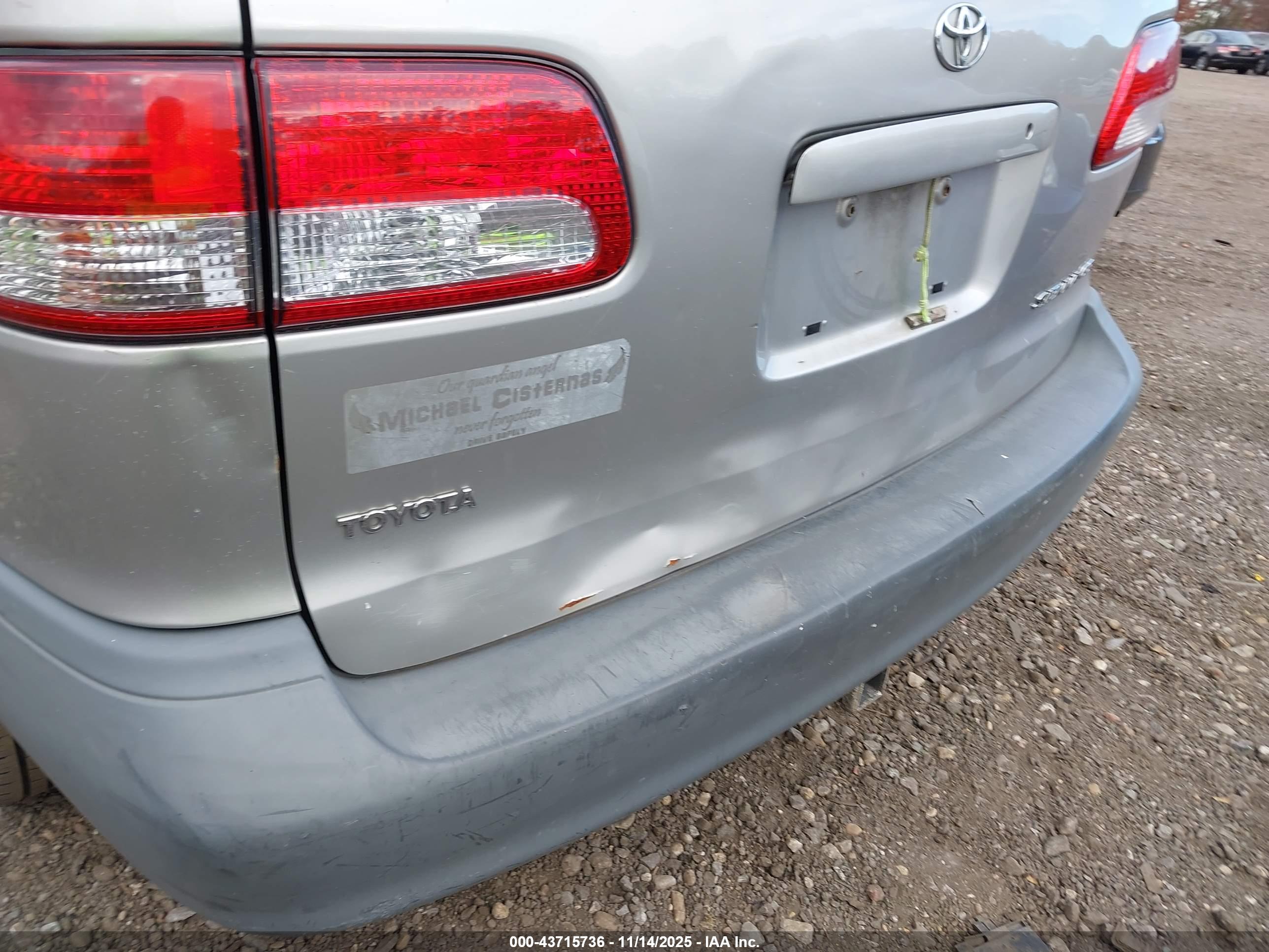 TOYOTA SIENNA image 6