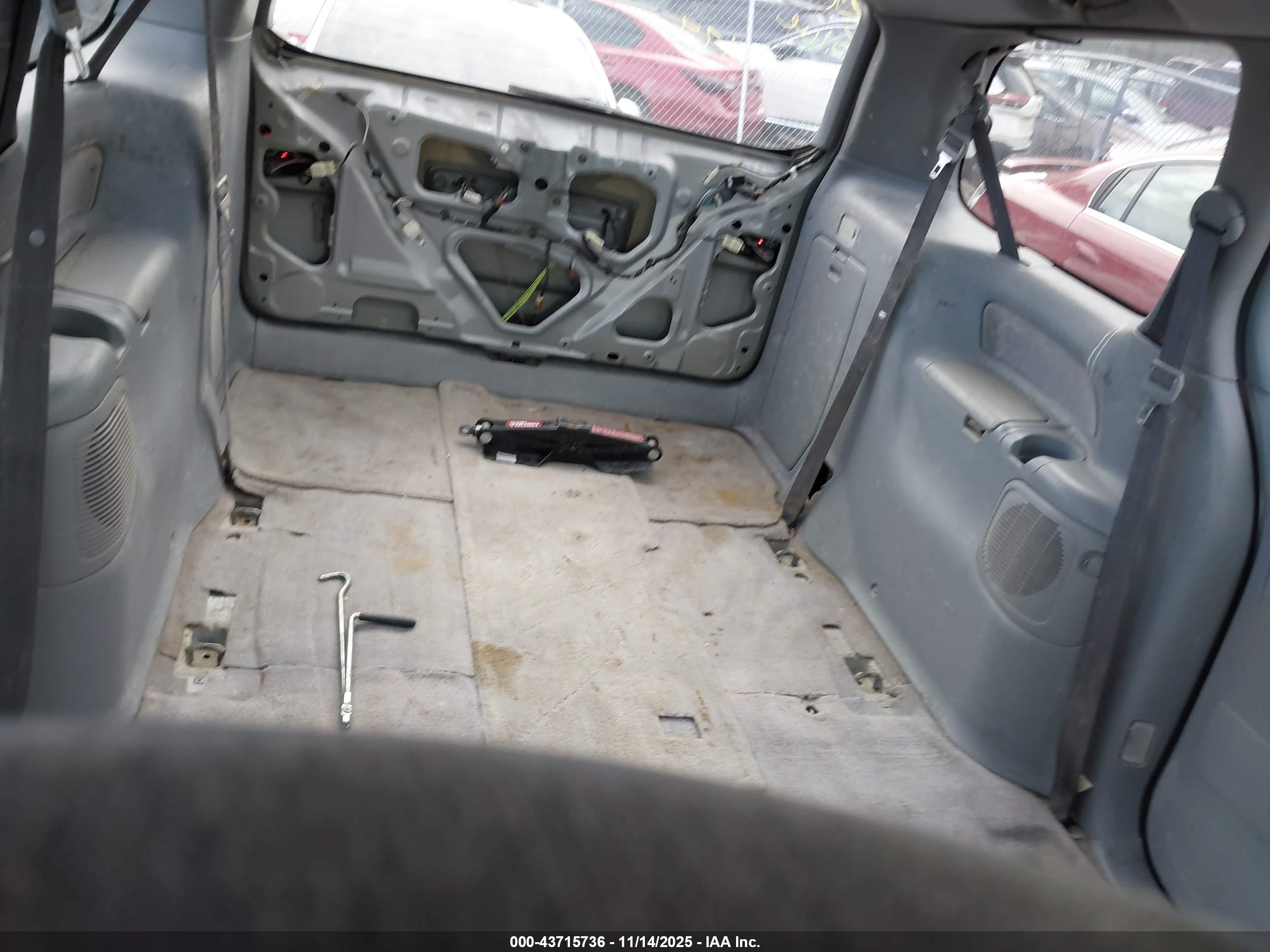 TOYOTA SIENNA image 8