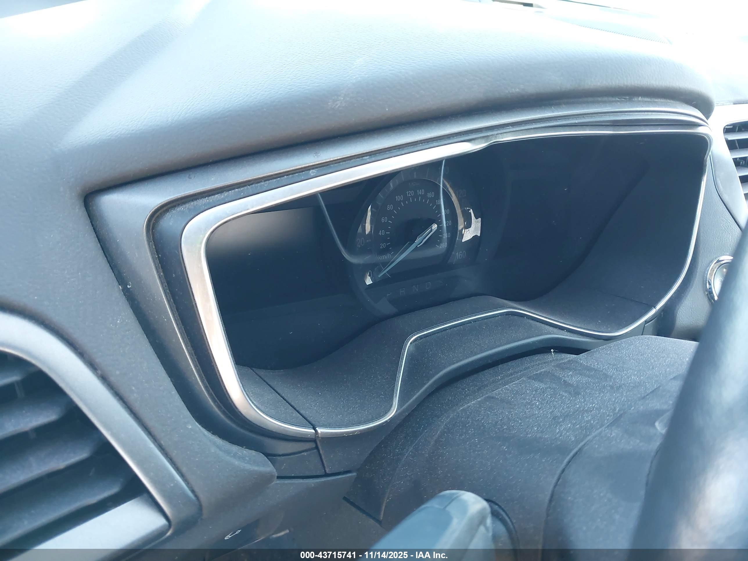 FORD FUSION image 7