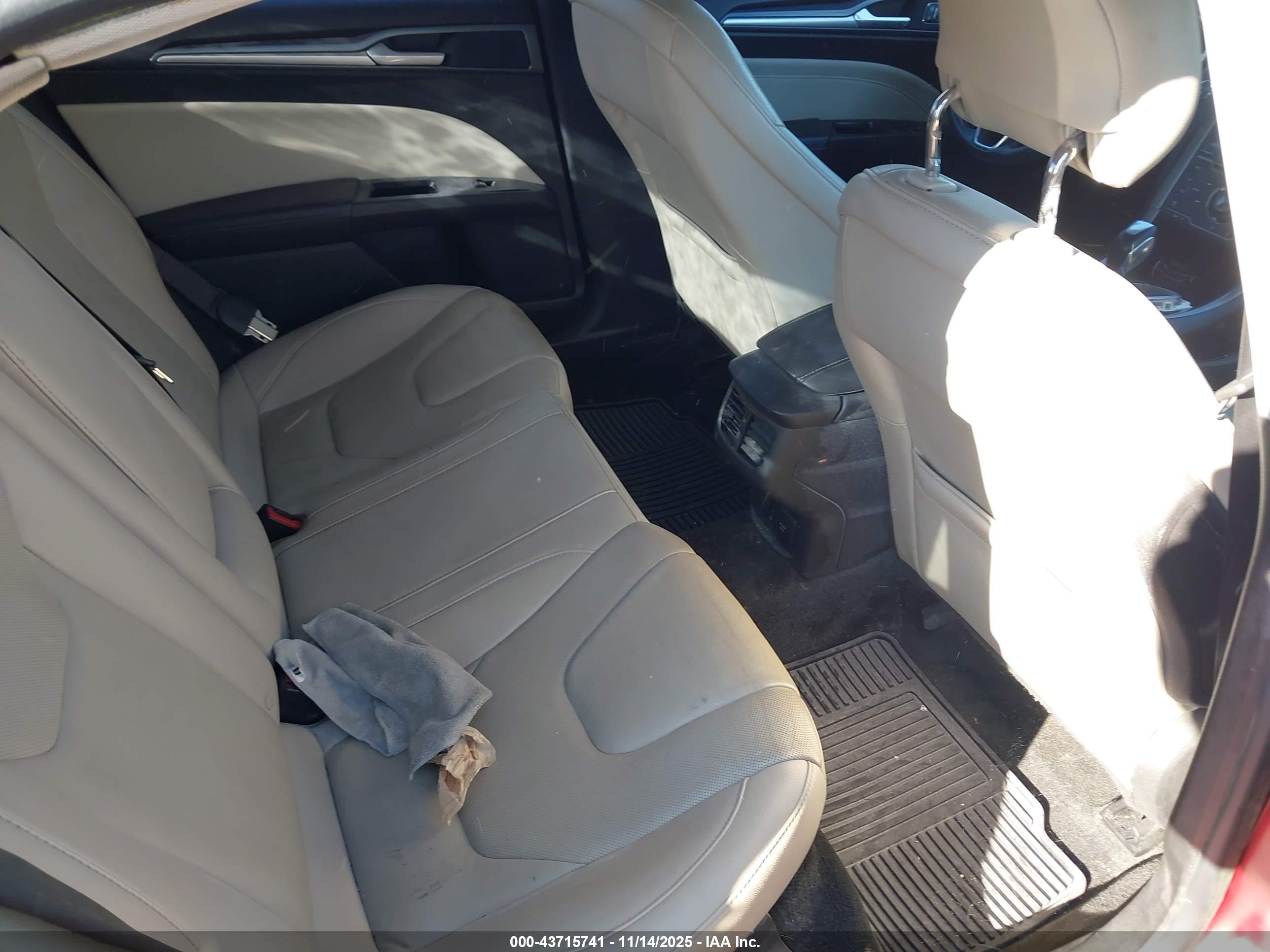 FORD FUSION image 8