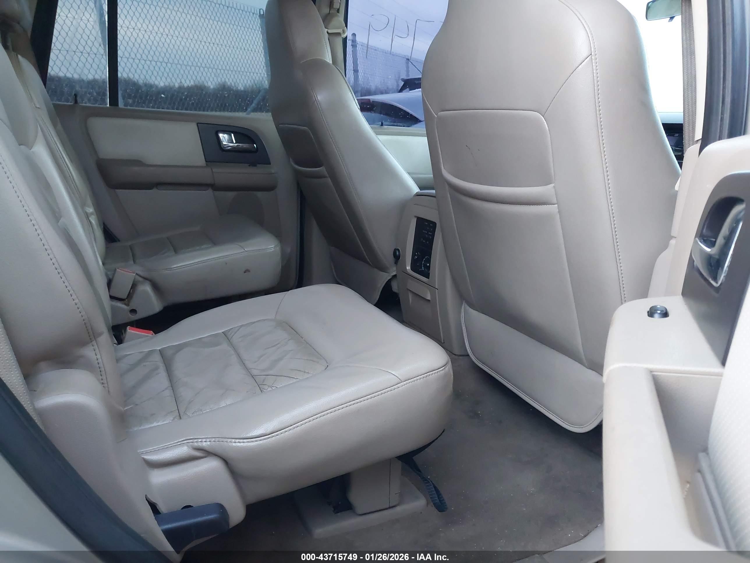 FORD EXPEDITION image 8