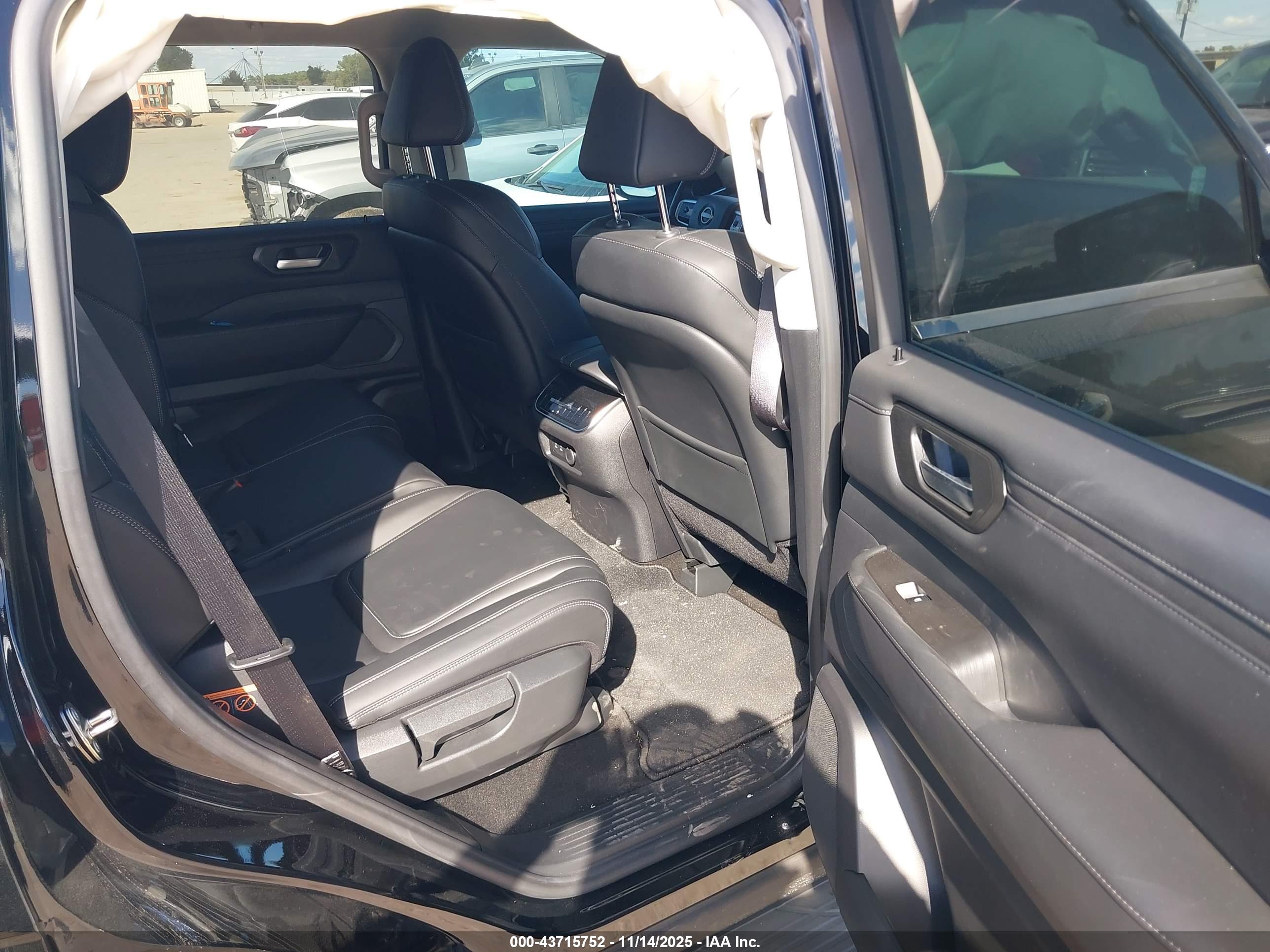 NISSAN ARMADA image 8