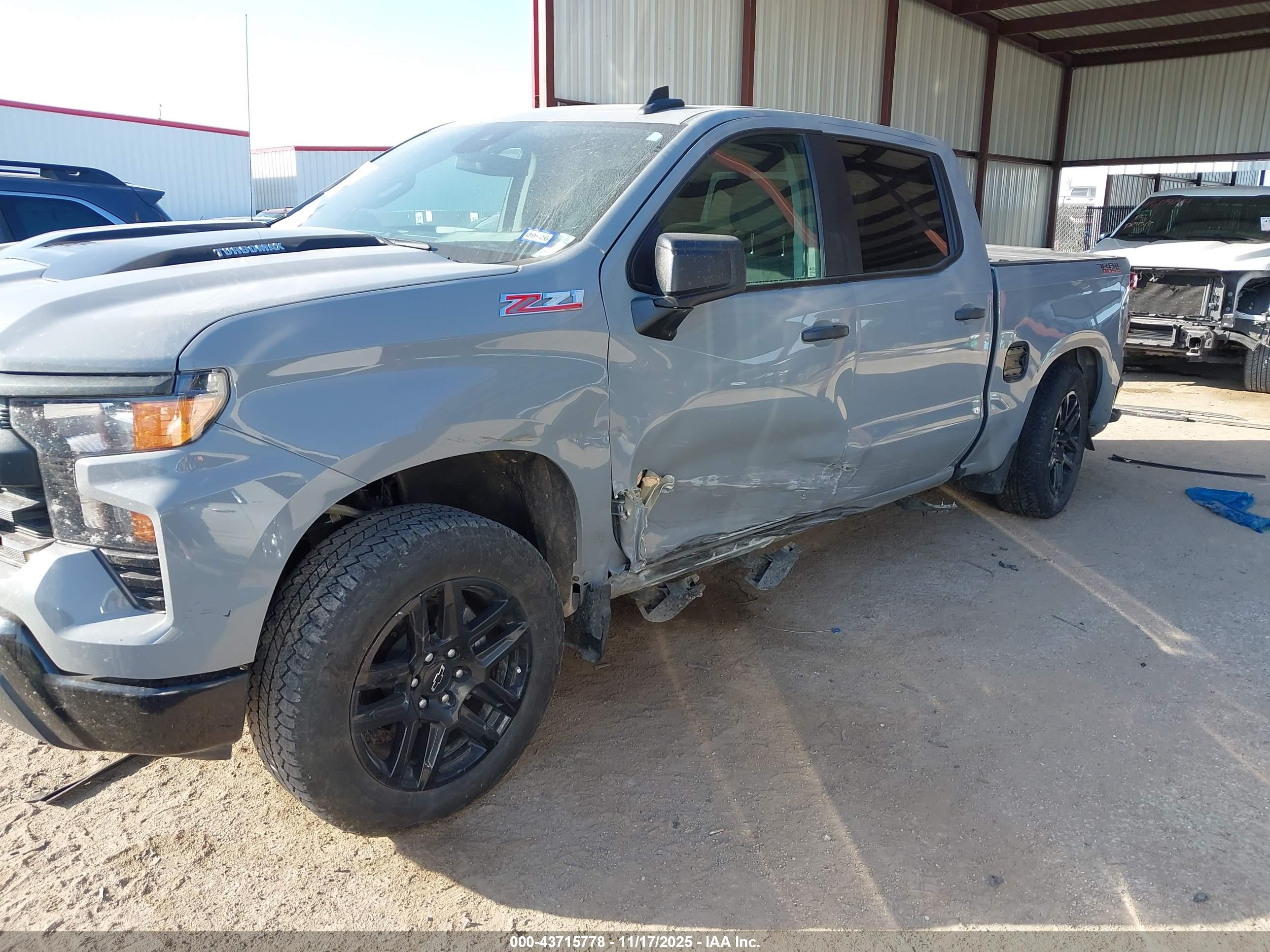 CHEVROLET SILVERADO image 6