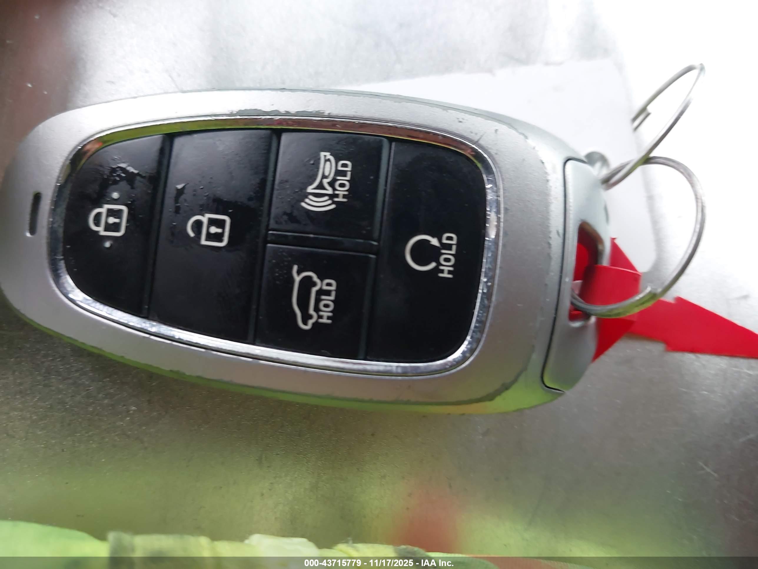 HYUNDAI TUCSON image 11