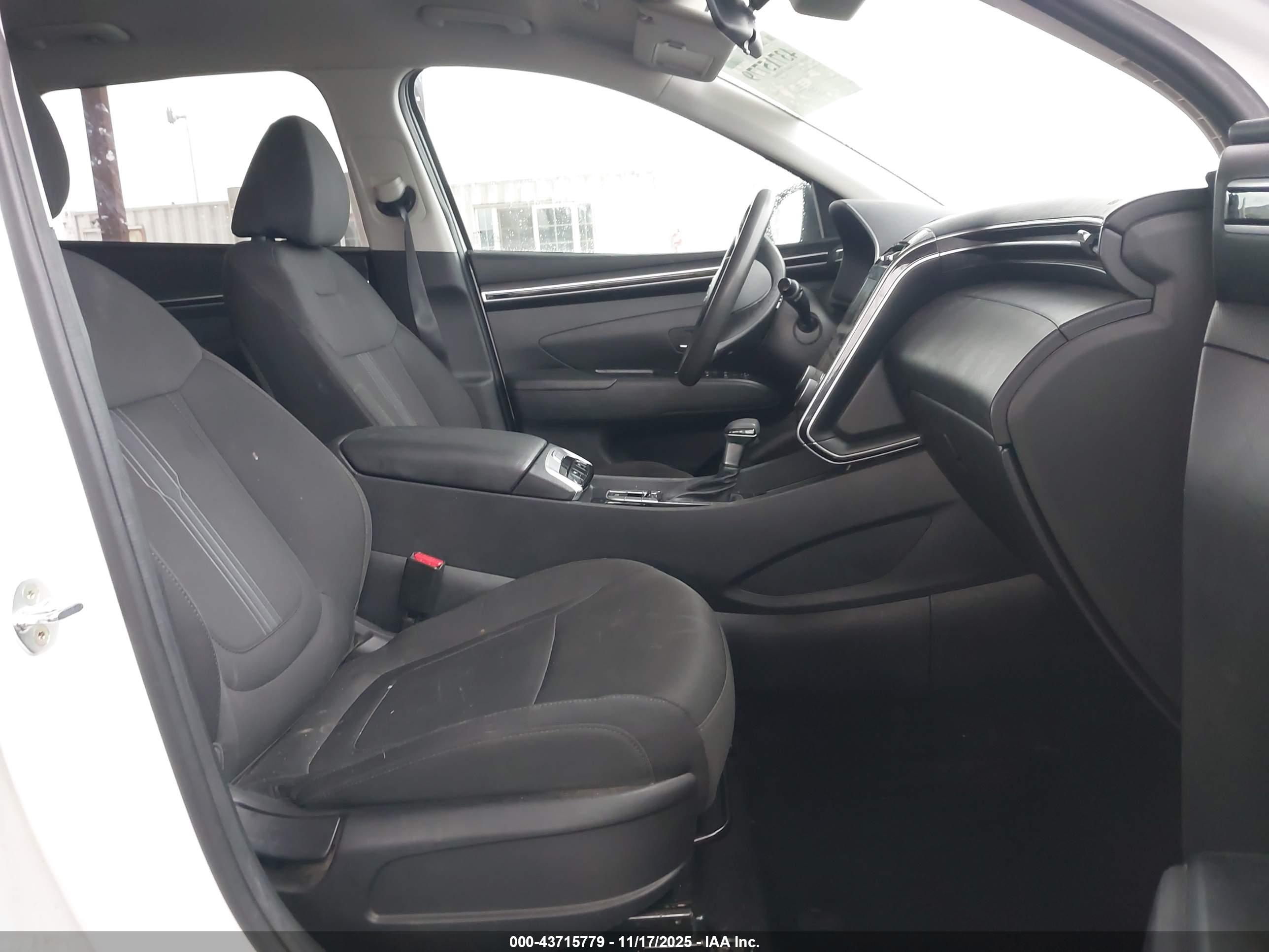 HYUNDAI TUCSON image 5