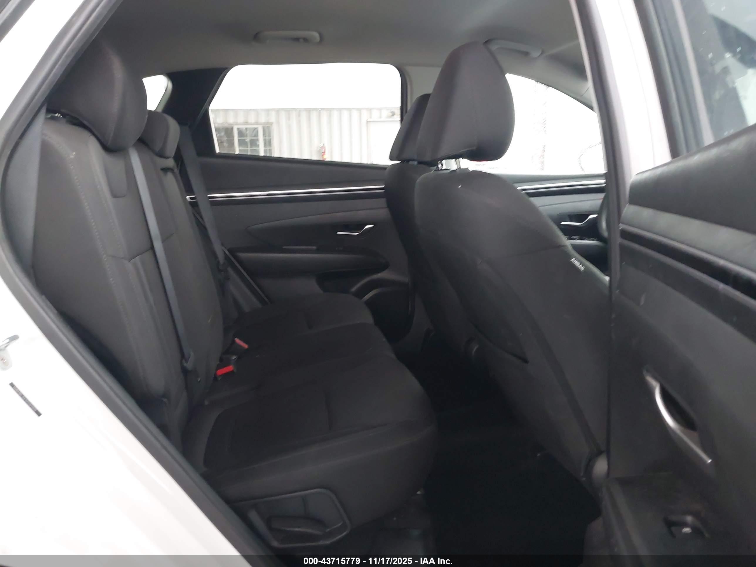 HYUNDAI TUCSON image 8