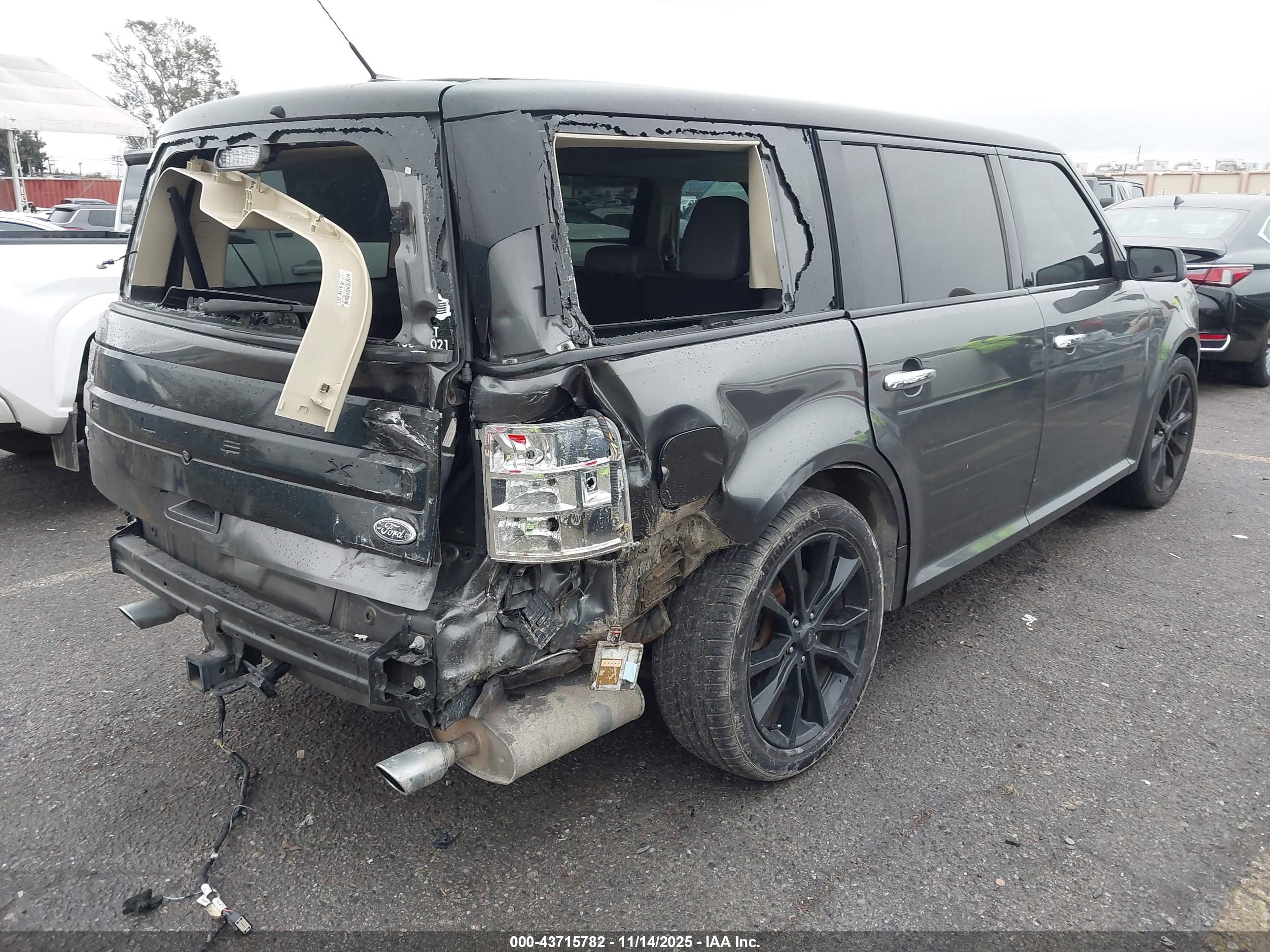 FORD FLEX image 4