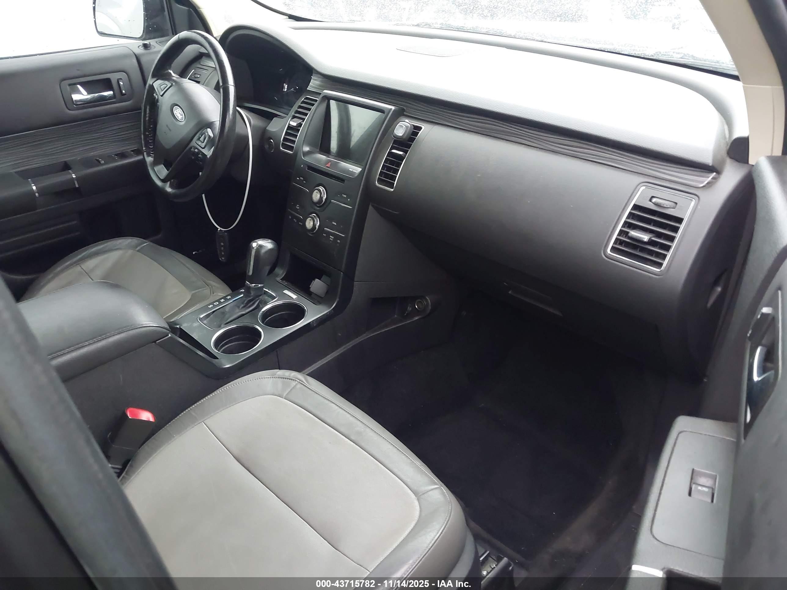 FORD FLEX image 5
