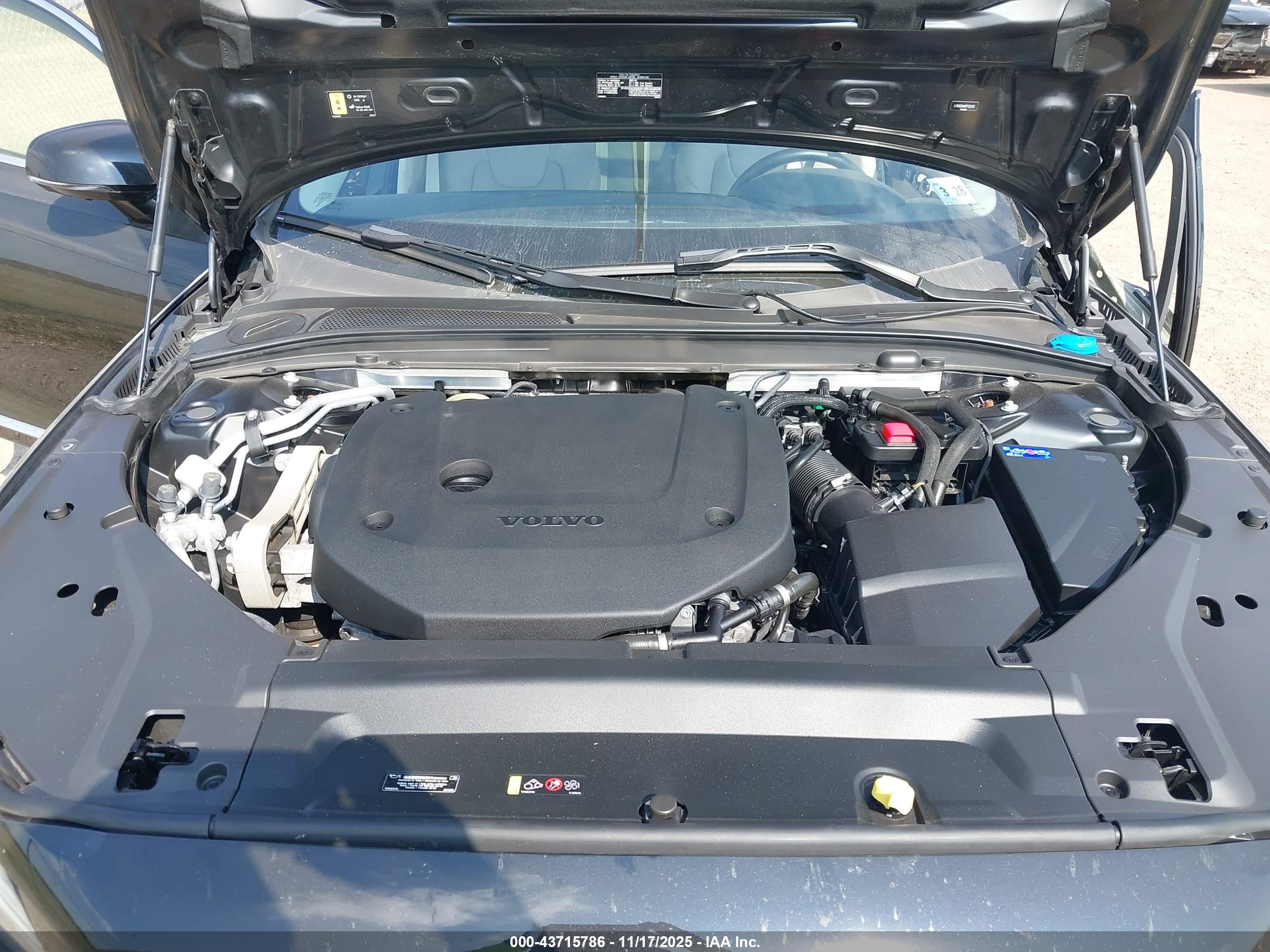 VOLVO S90 image 10