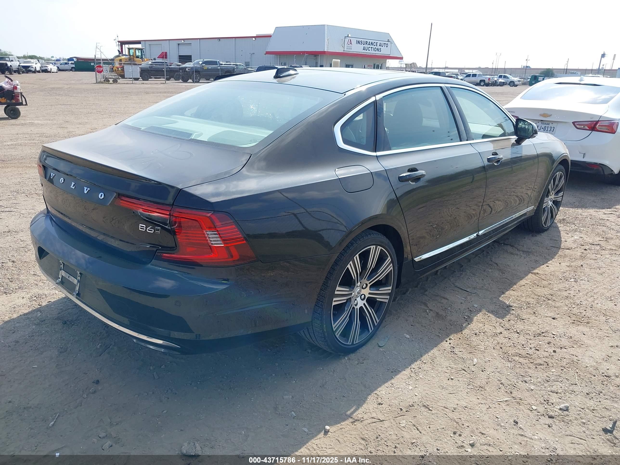VOLVO S90 image 4