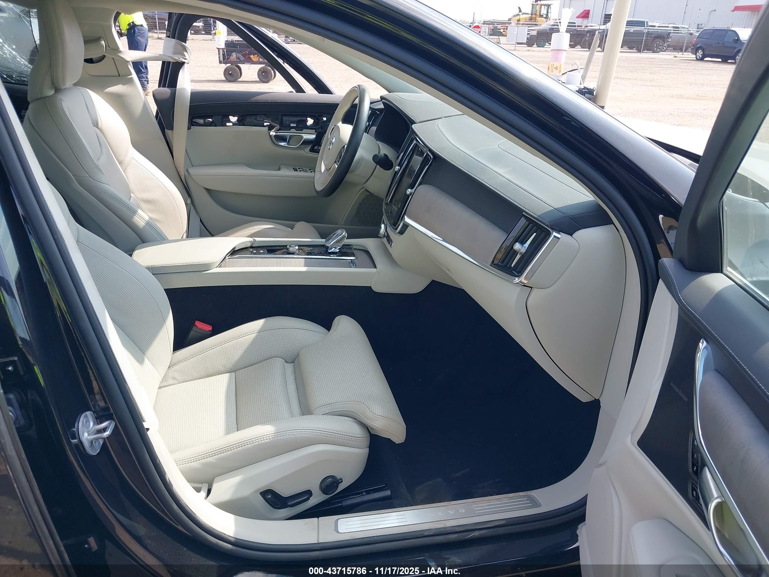 VOLVO S90 image 5