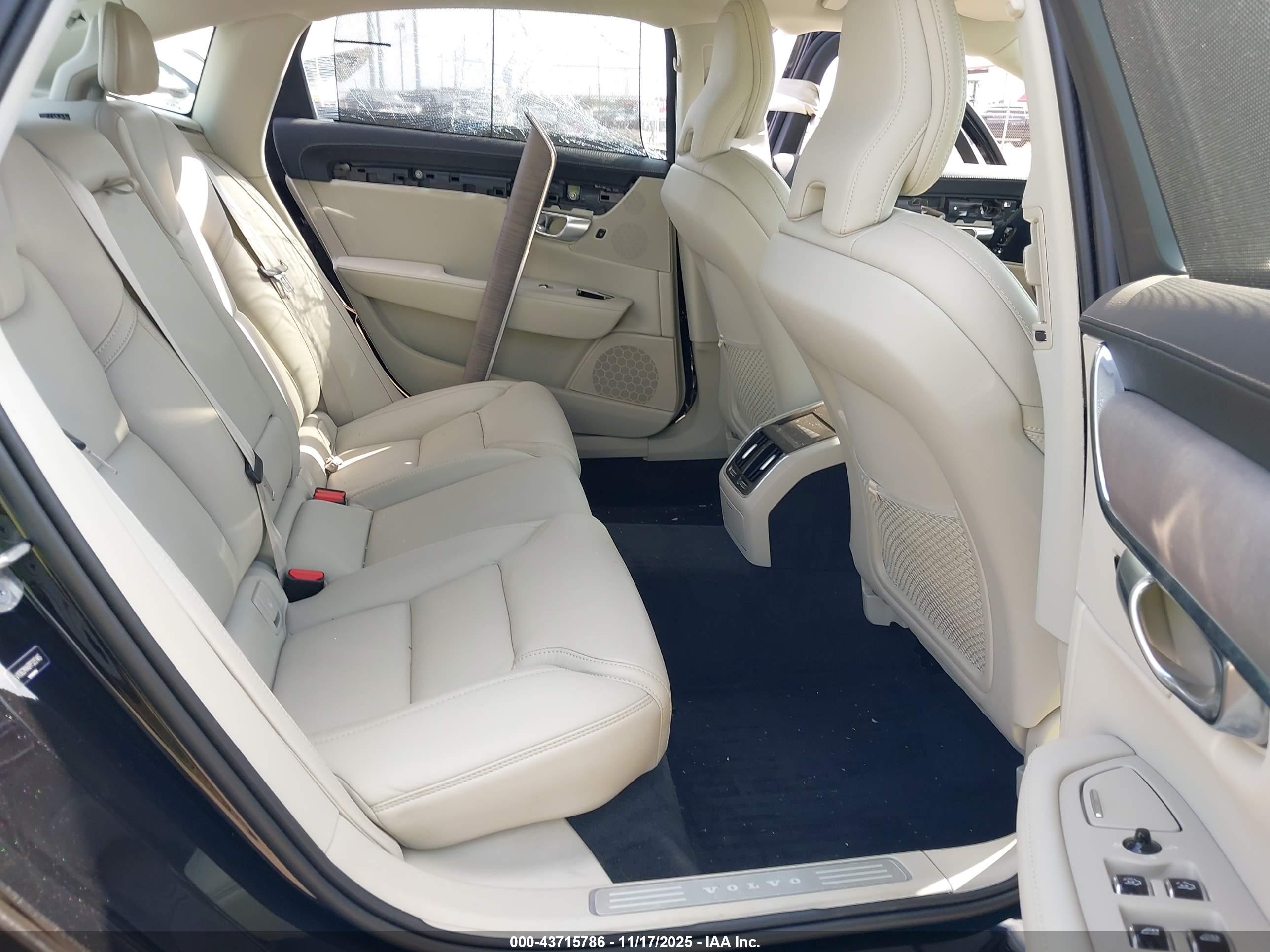 VOLVO S90 image 8