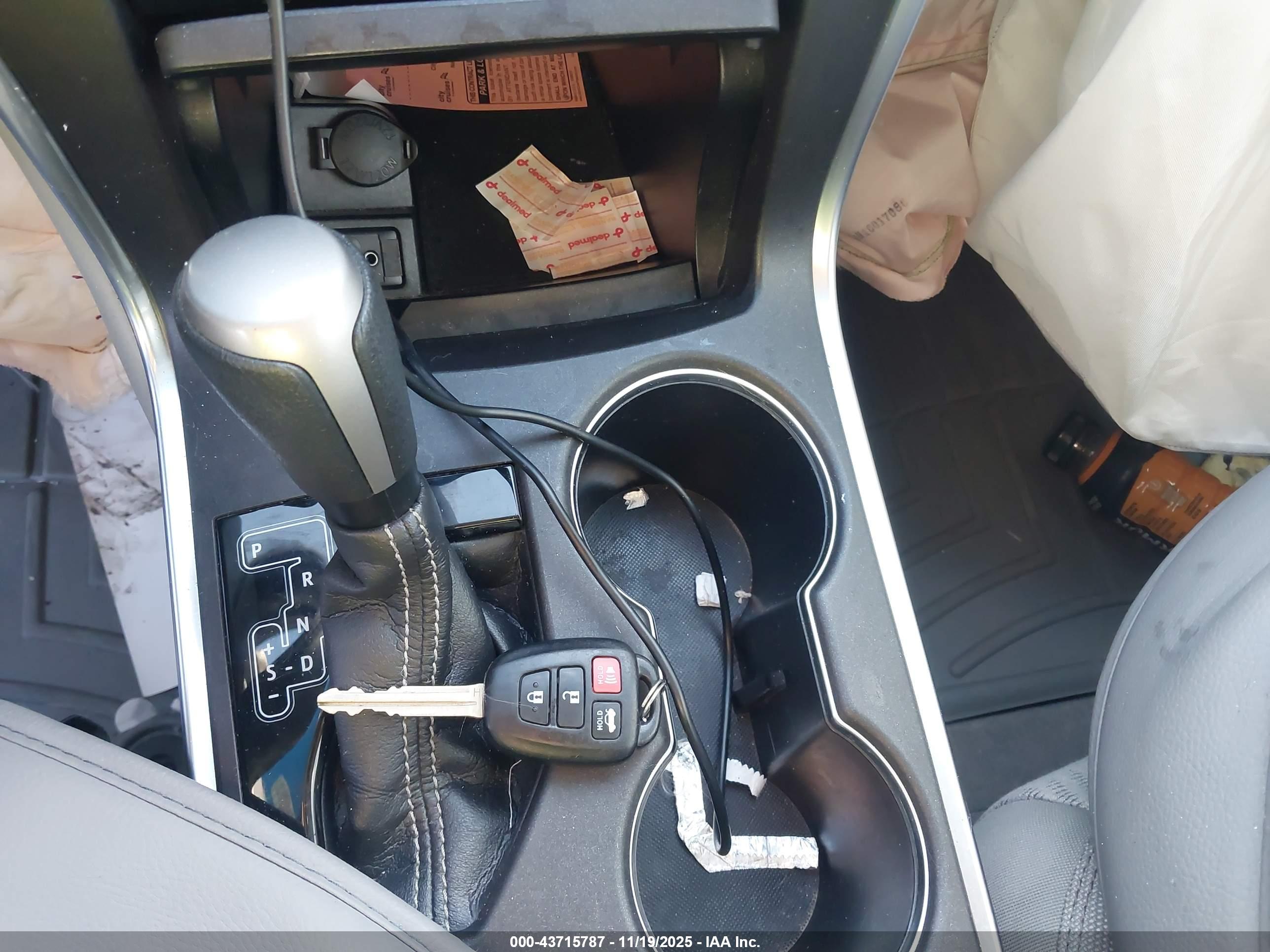 TOYOTA CAMRY image 11