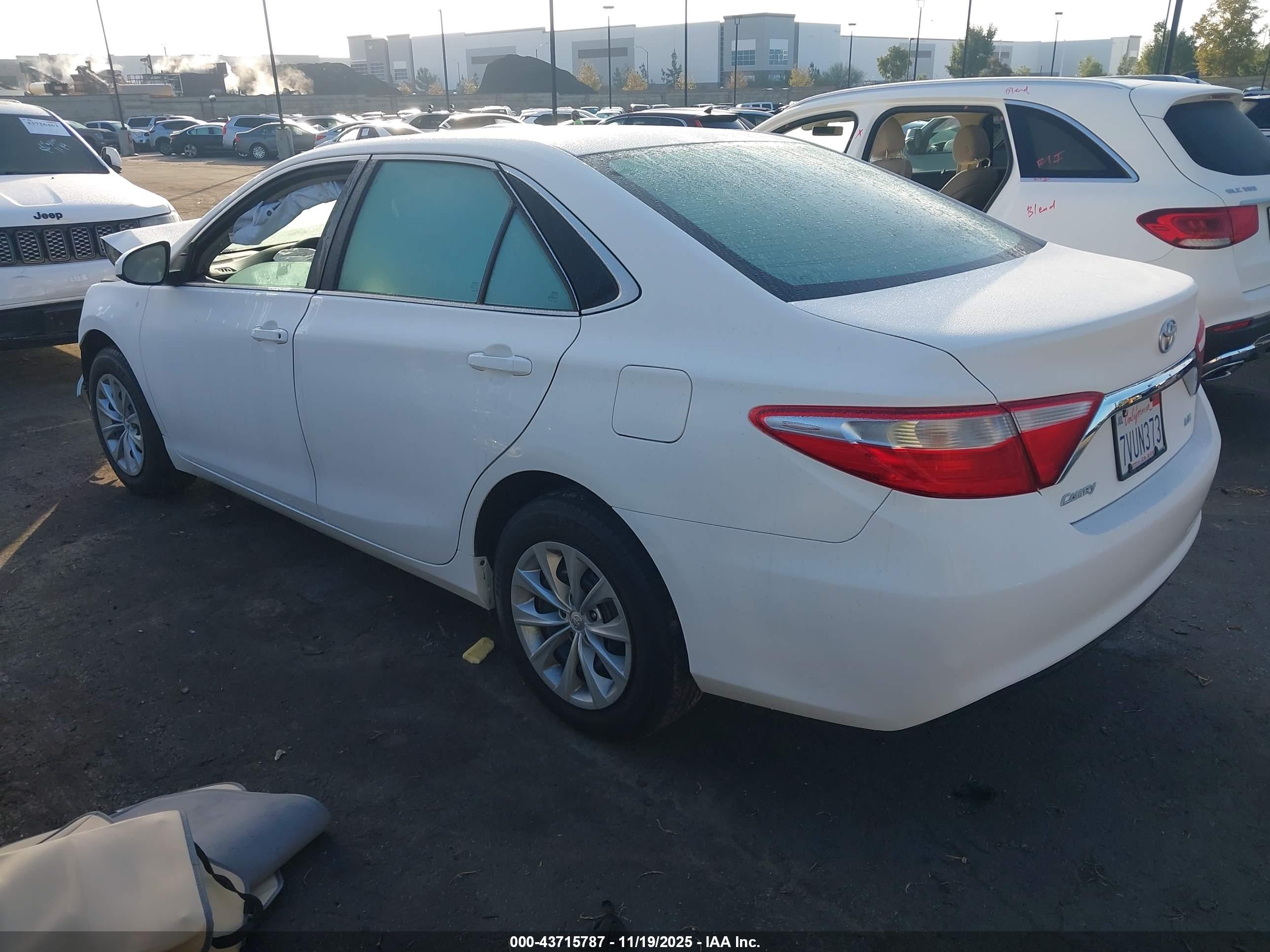 TOYOTA CAMRY image 3