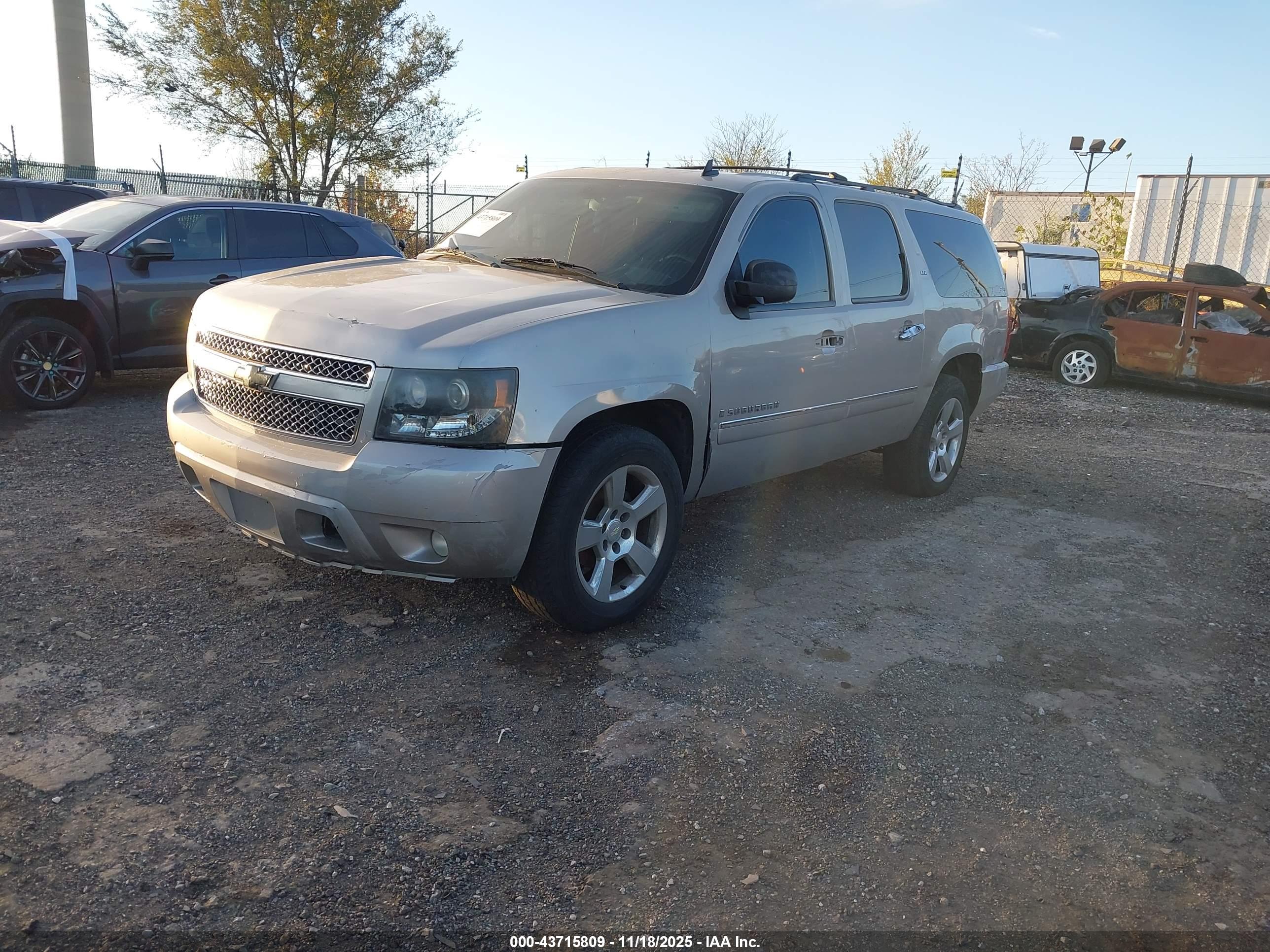 CHEVROLET SUBURBAN image 2