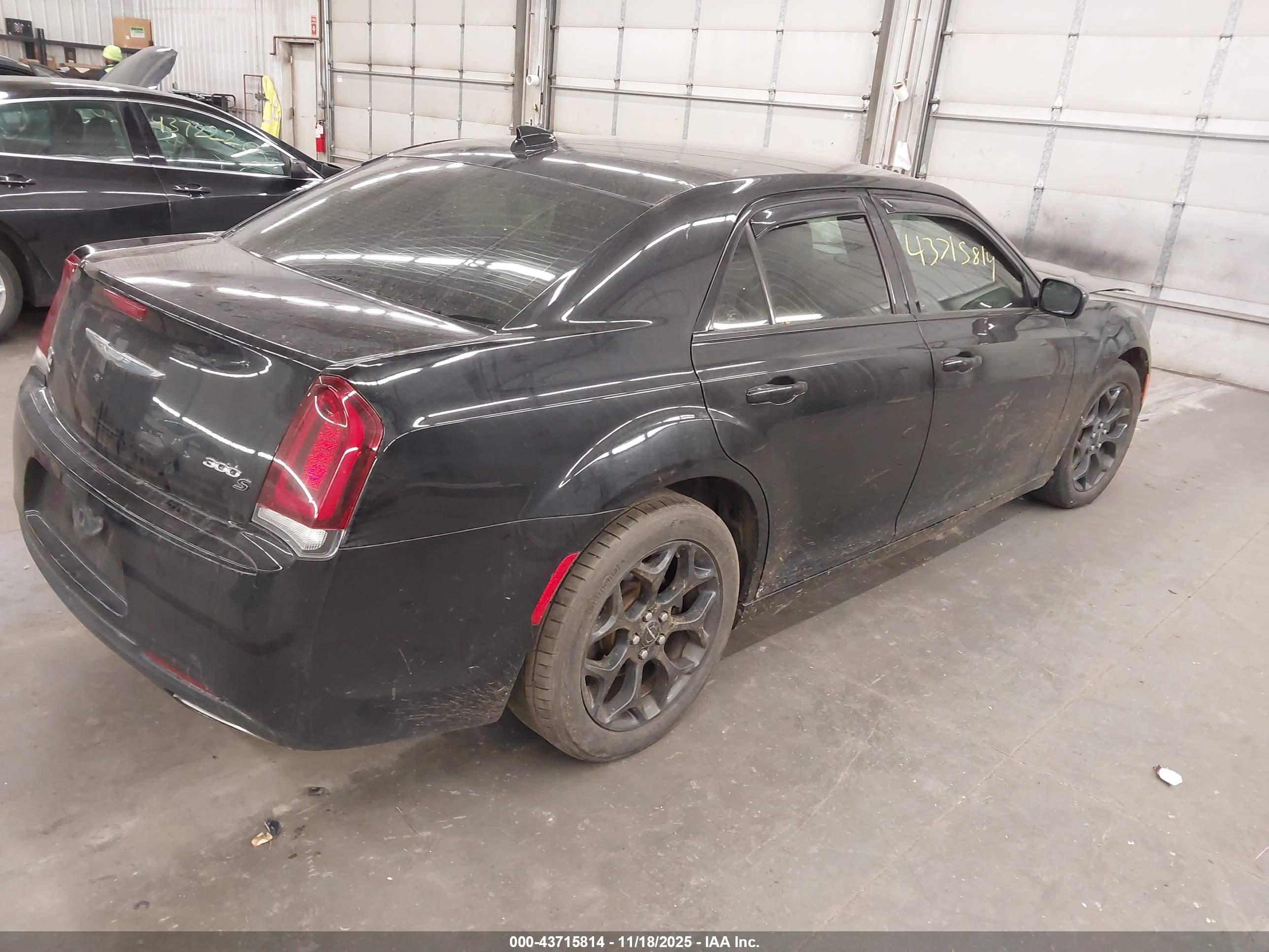 CHRYSLER 300 image 4