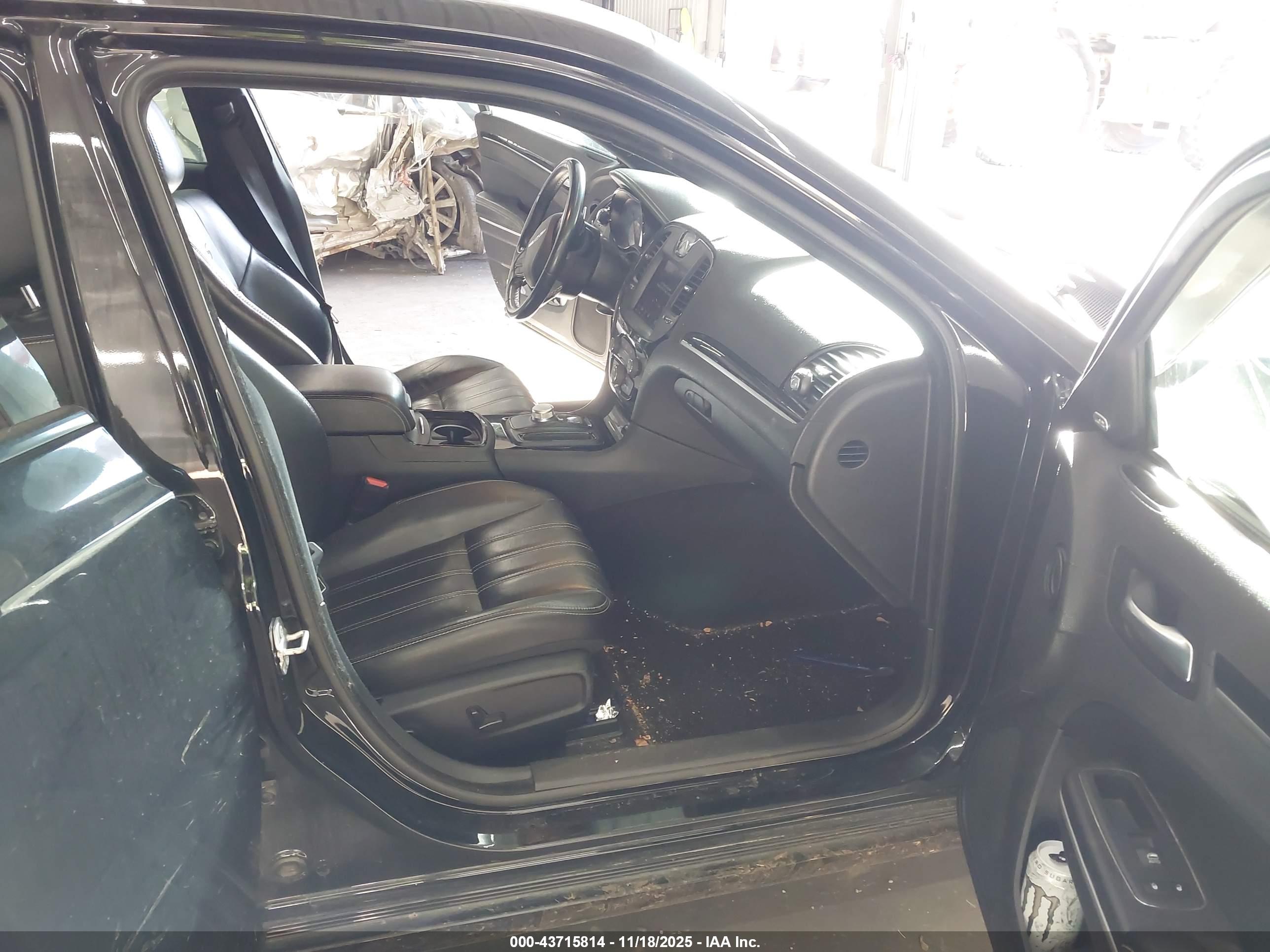 CHRYSLER 300 image 5