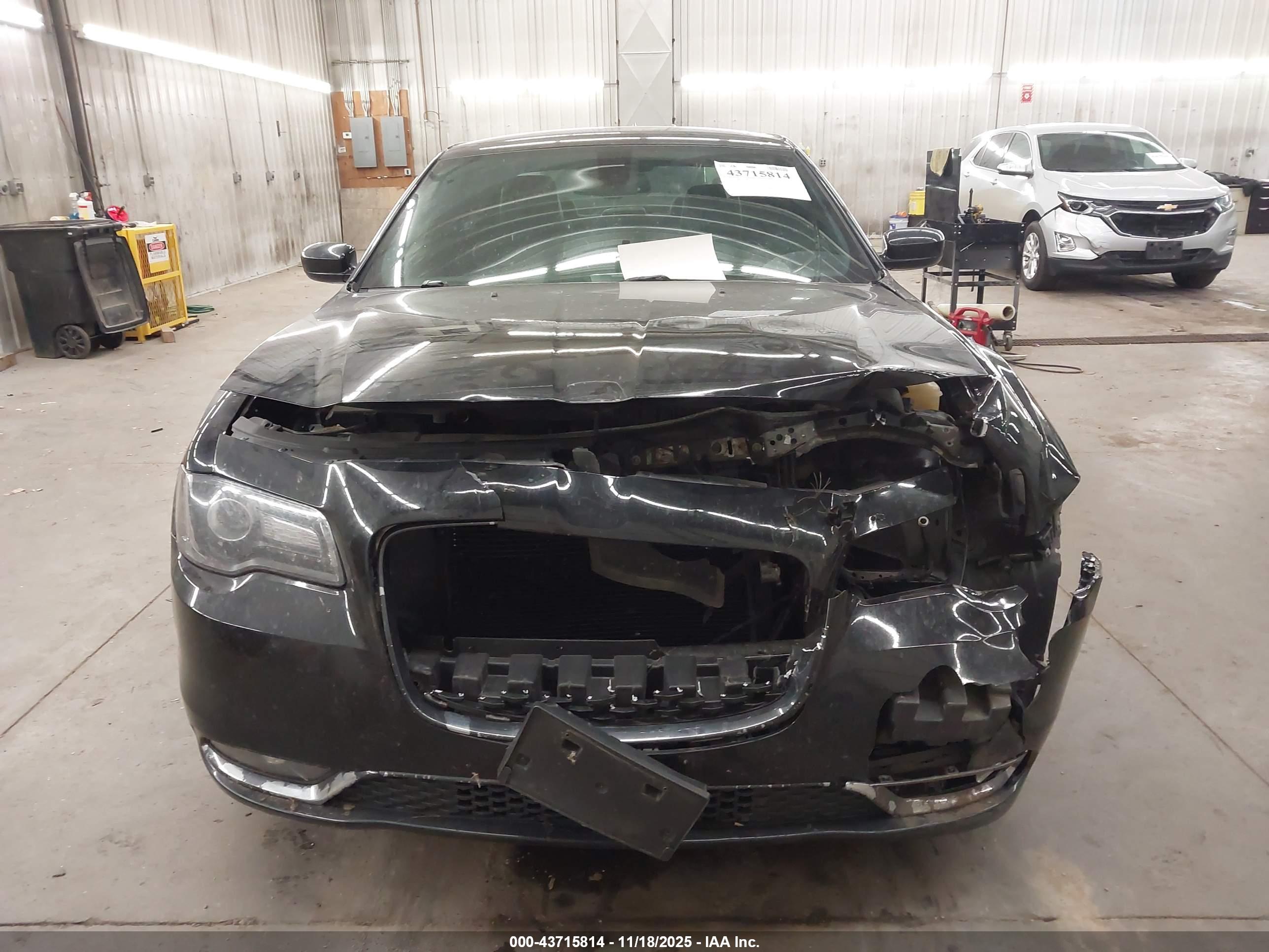 CHRYSLER 300 image 6