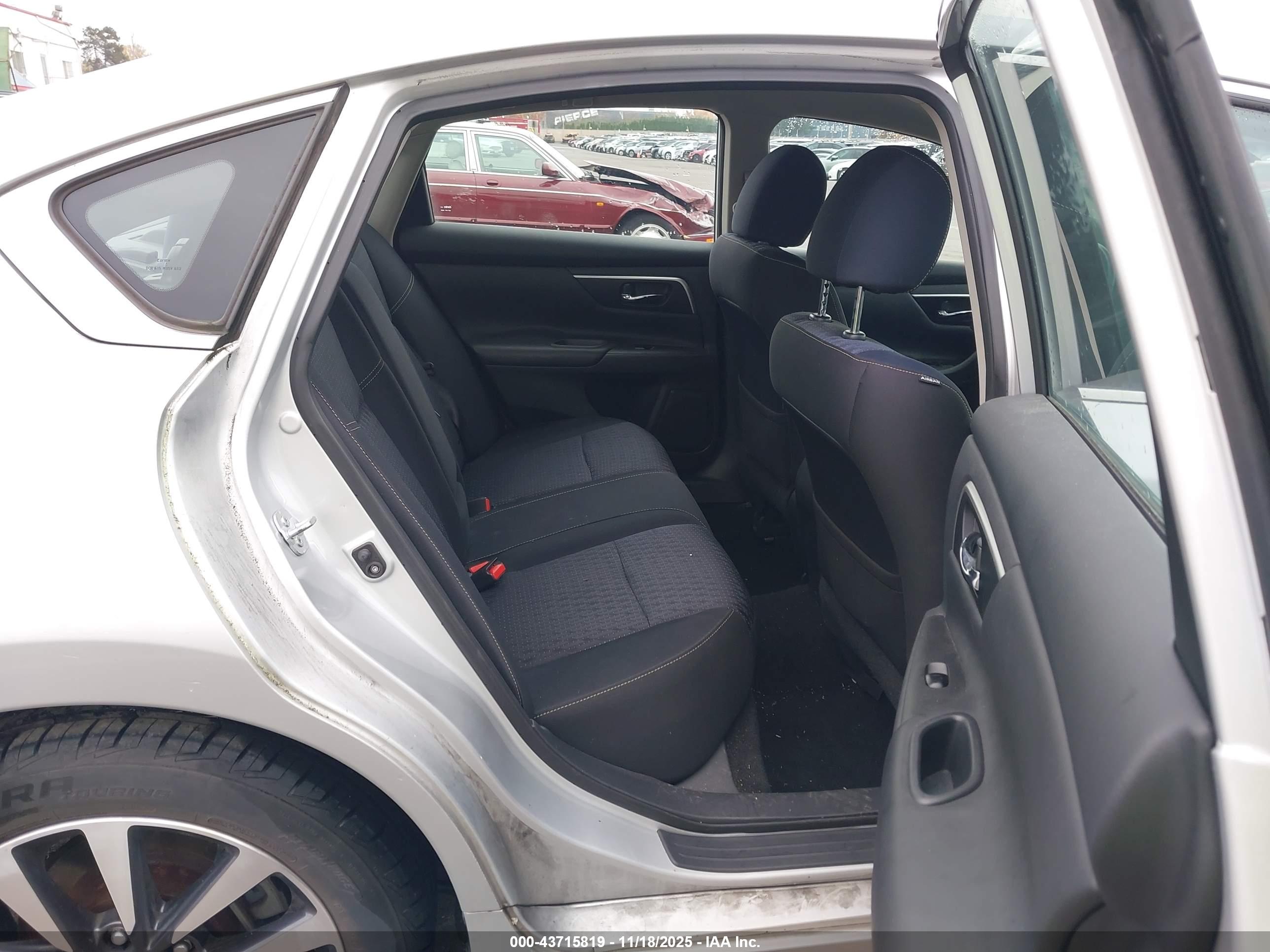 NISSAN ALTIMA image 8