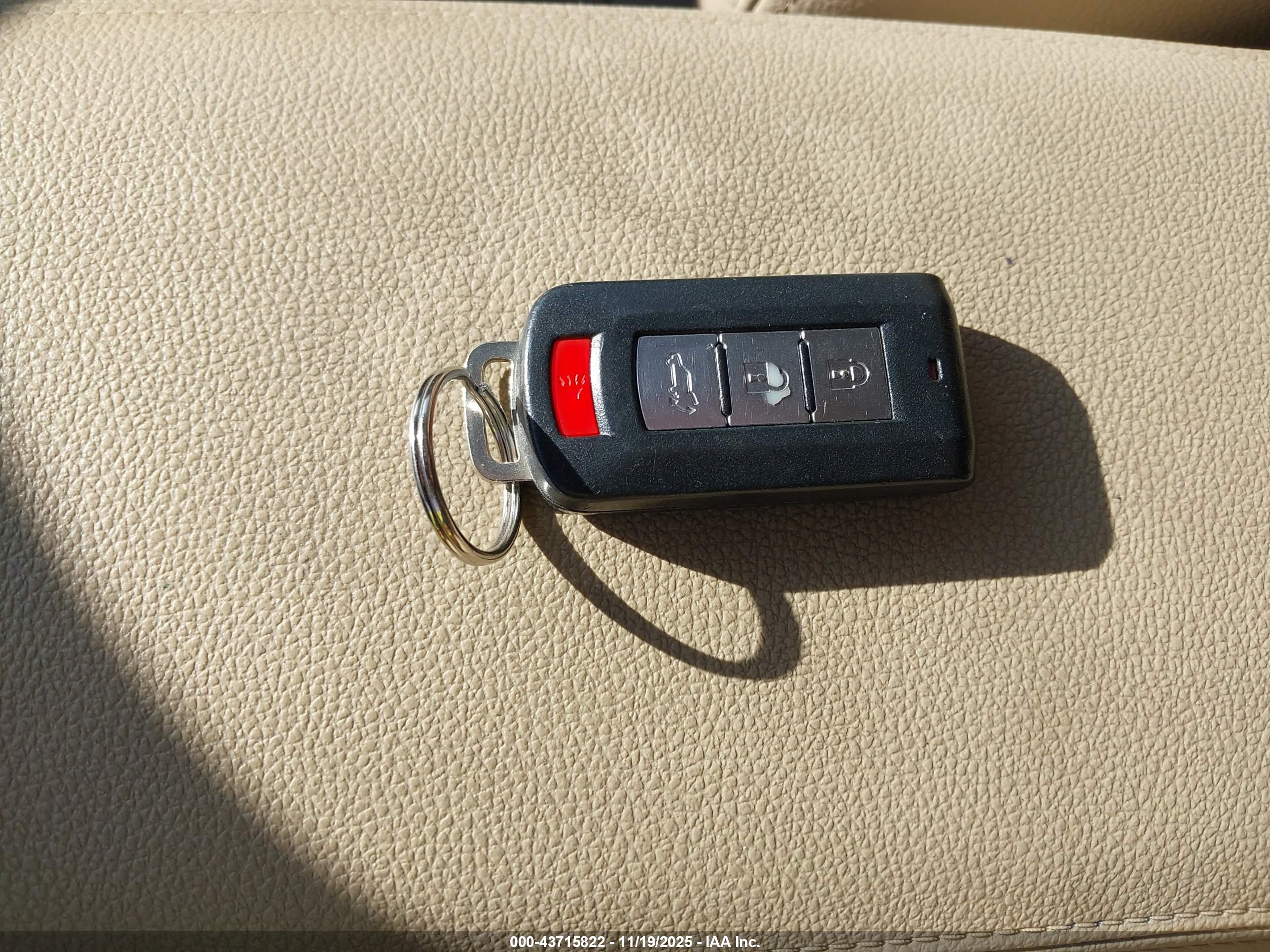 MITSUBISHI OUTLANDER image 11