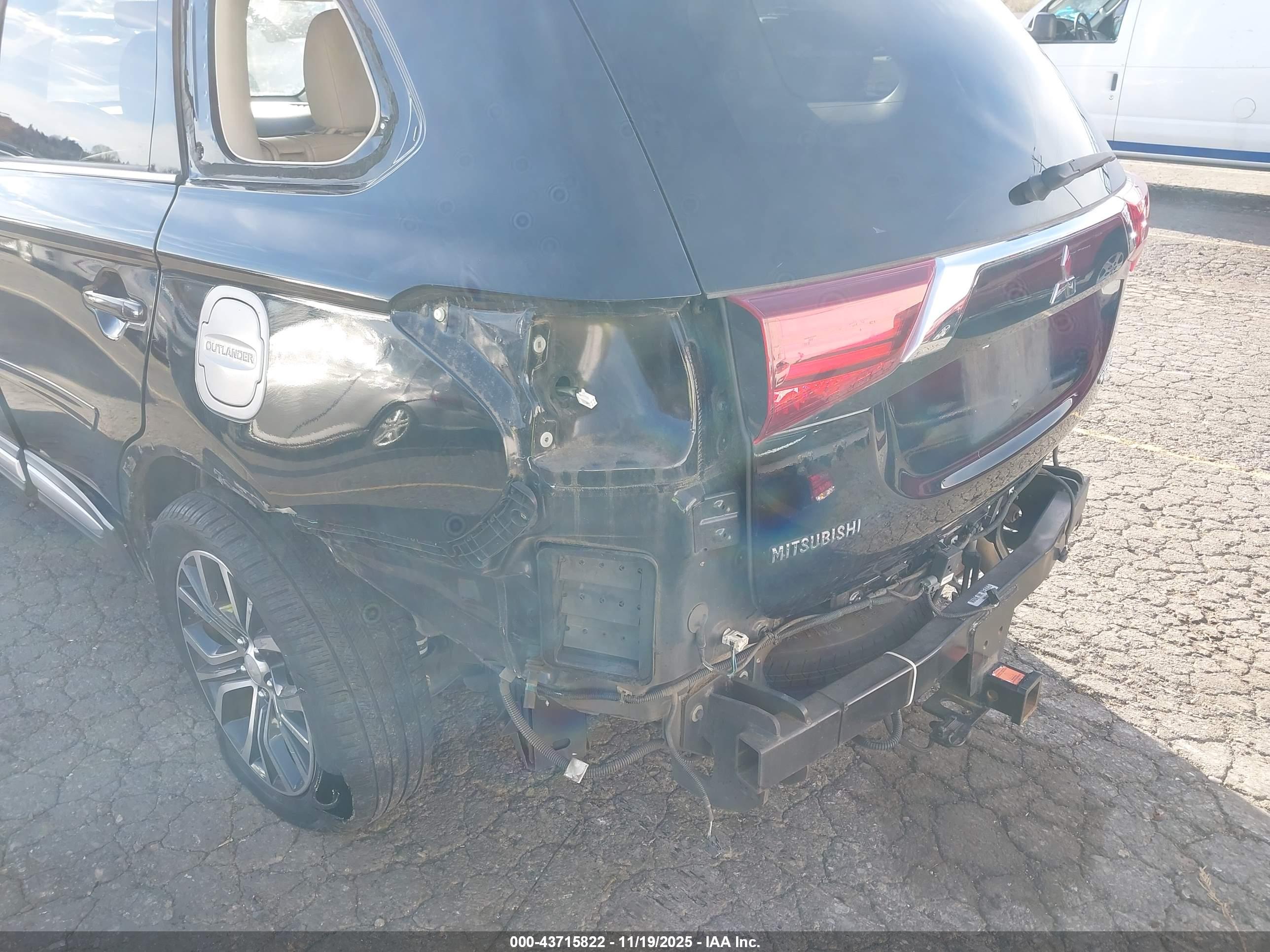MITSUBISHI OUTLANDER image 6