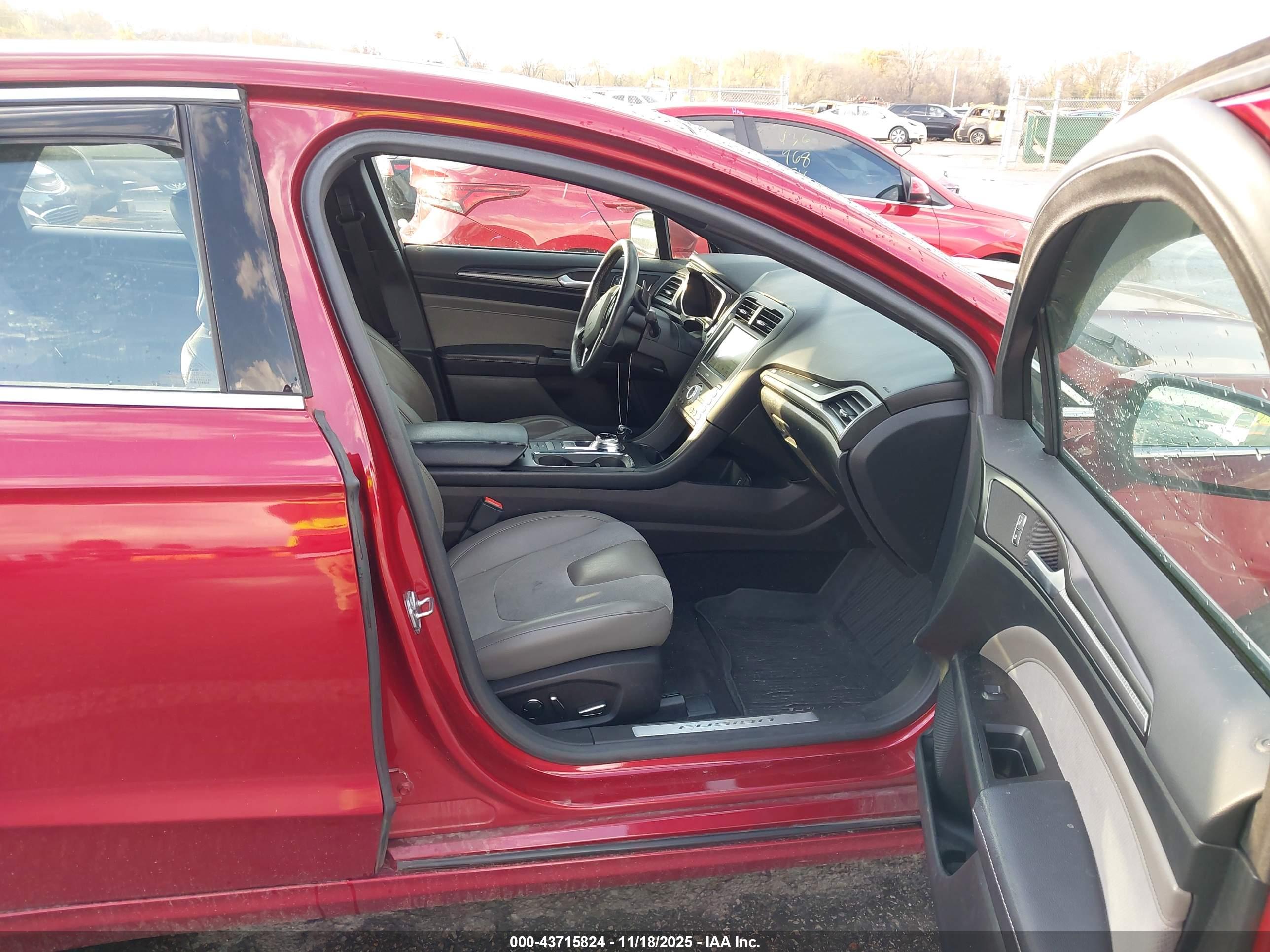 FORD FUSION image 5