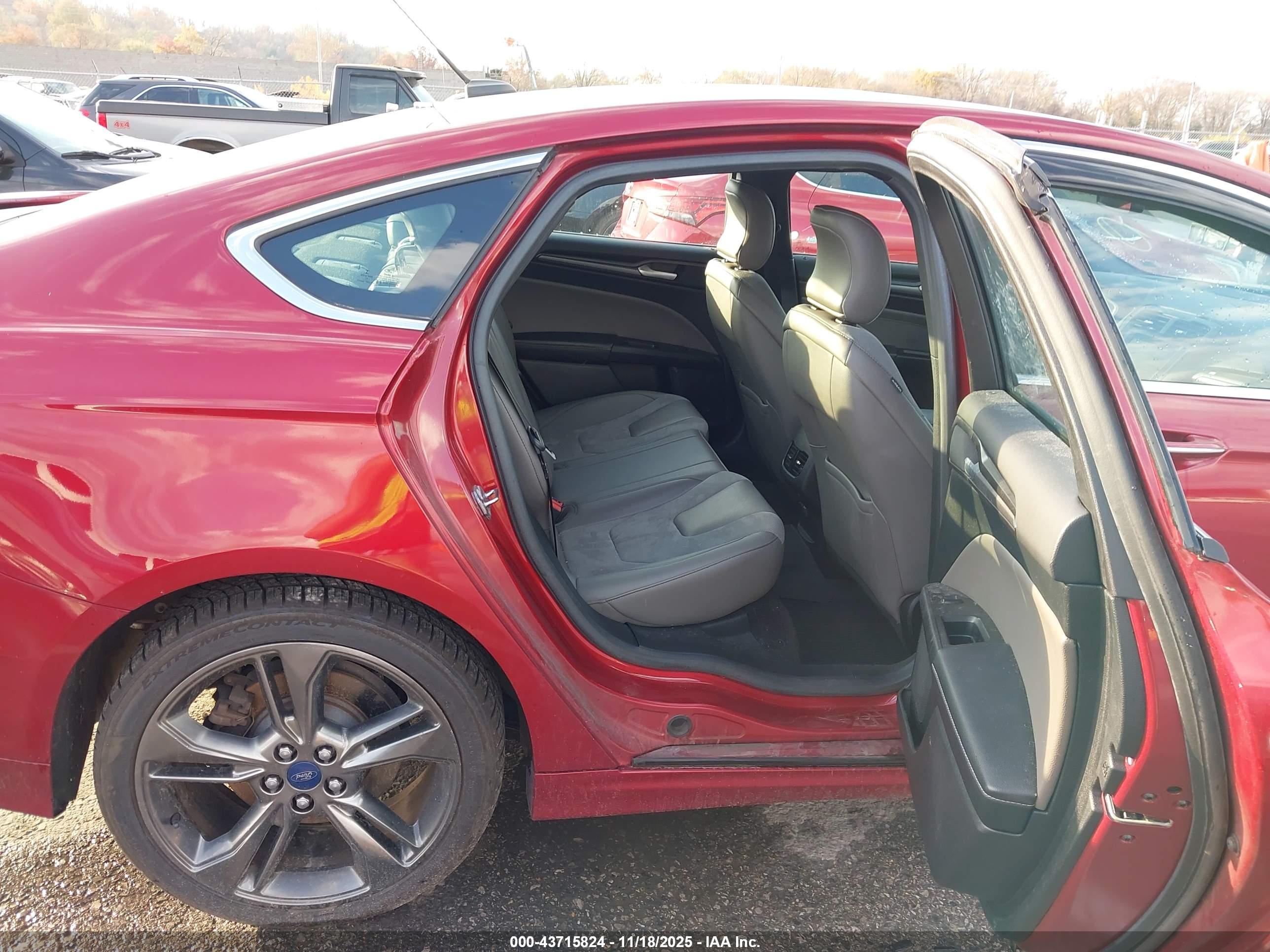 FORD FUSION image 8