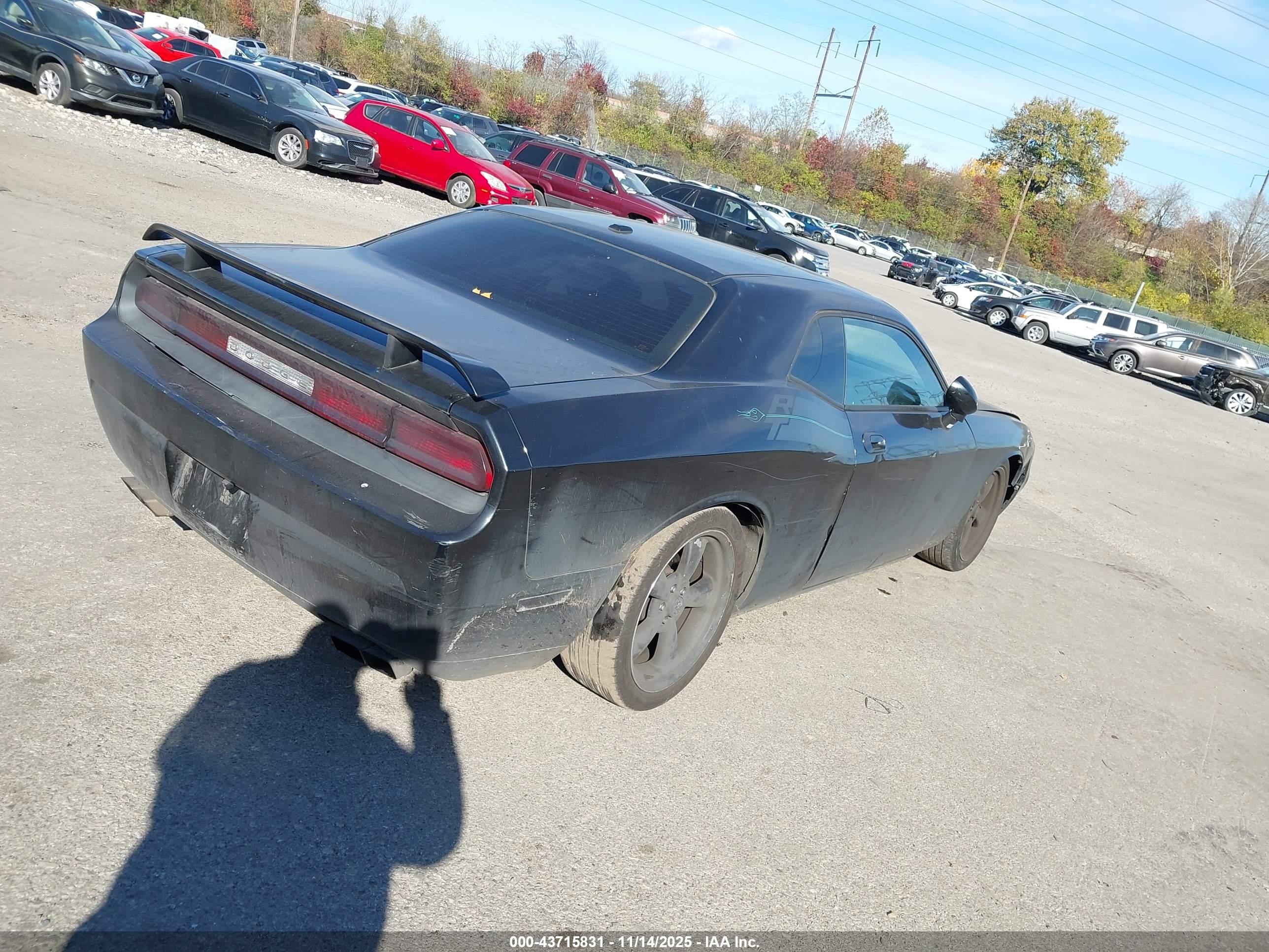 DODGE CHALLENGER image 4