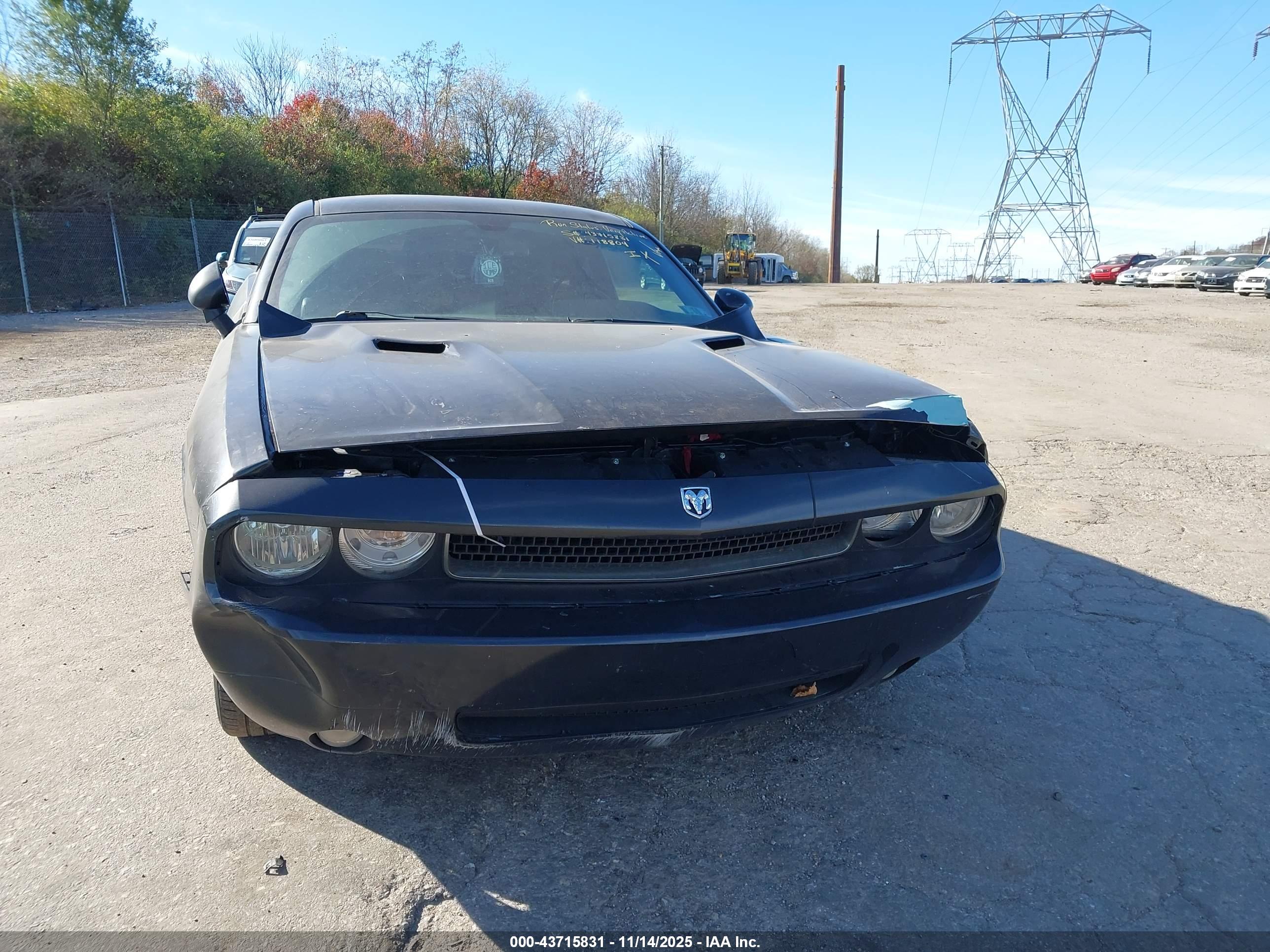 DODGE CHALLENGER image 6