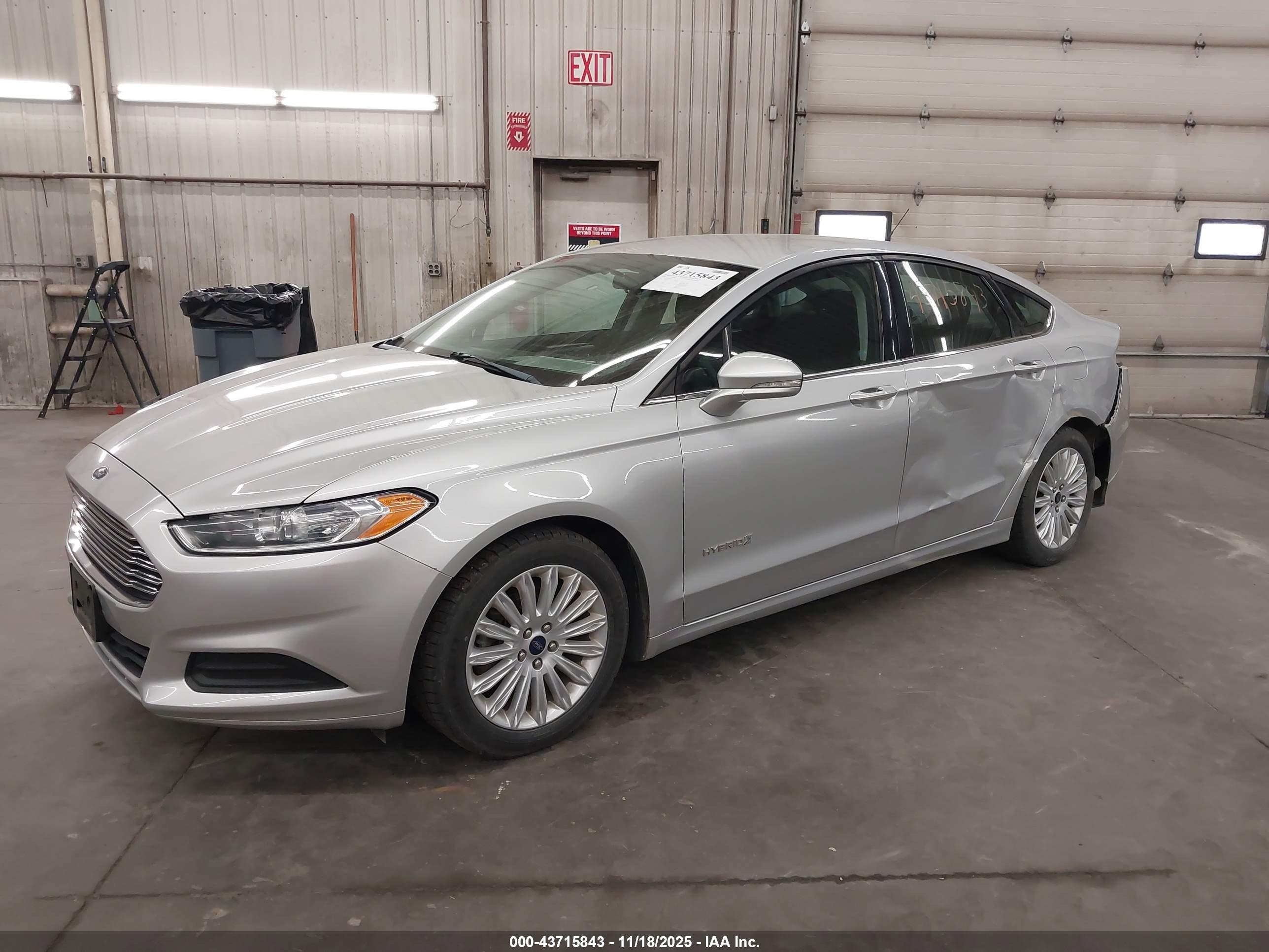 FORD FUSION image 2