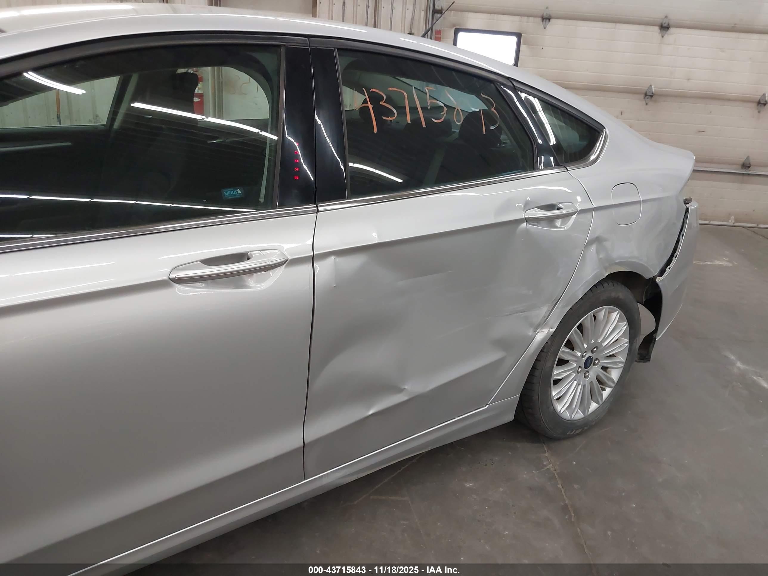 FORD FUSION image 6