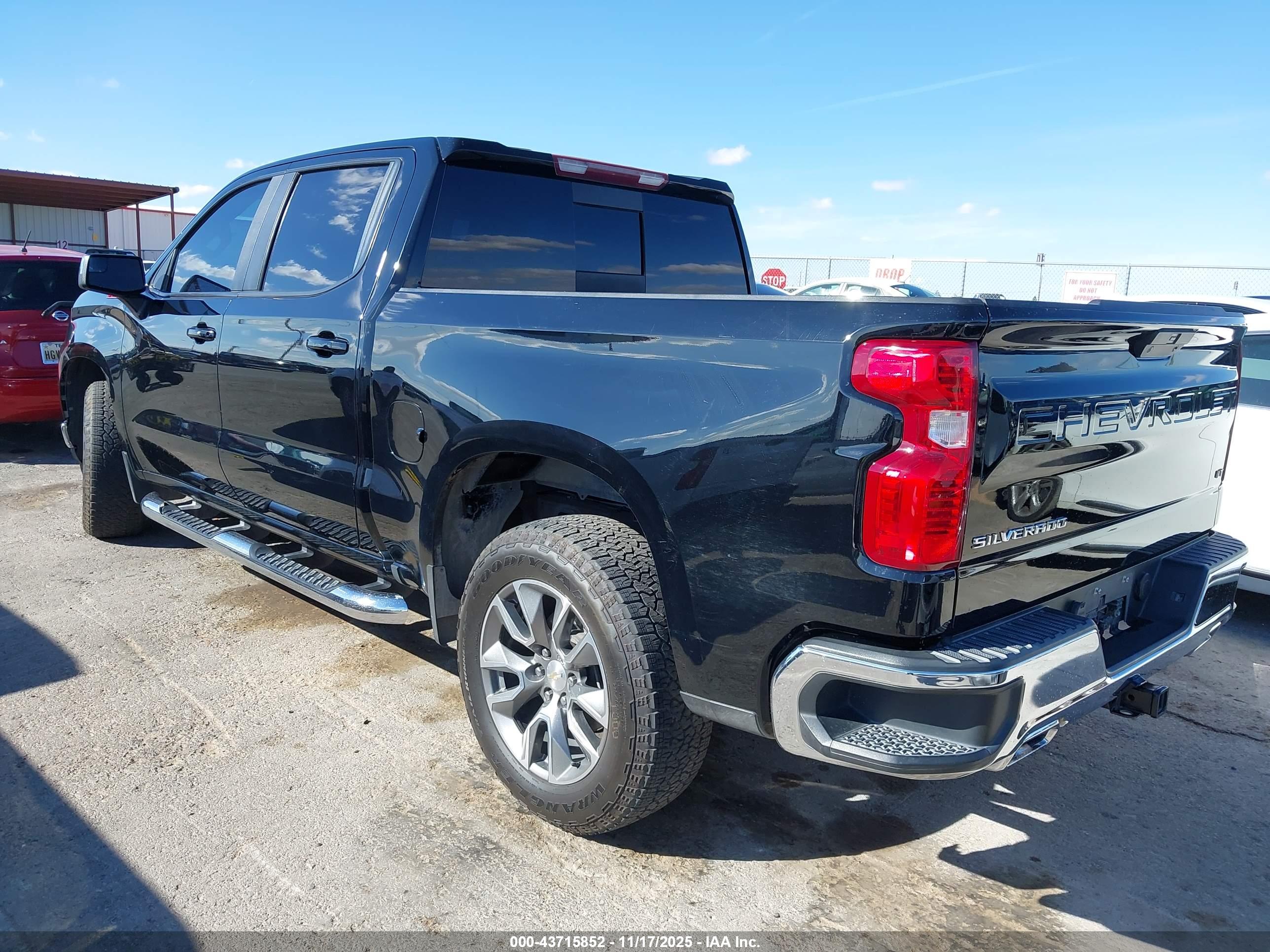 CHEVROLET SILVERADO image 3