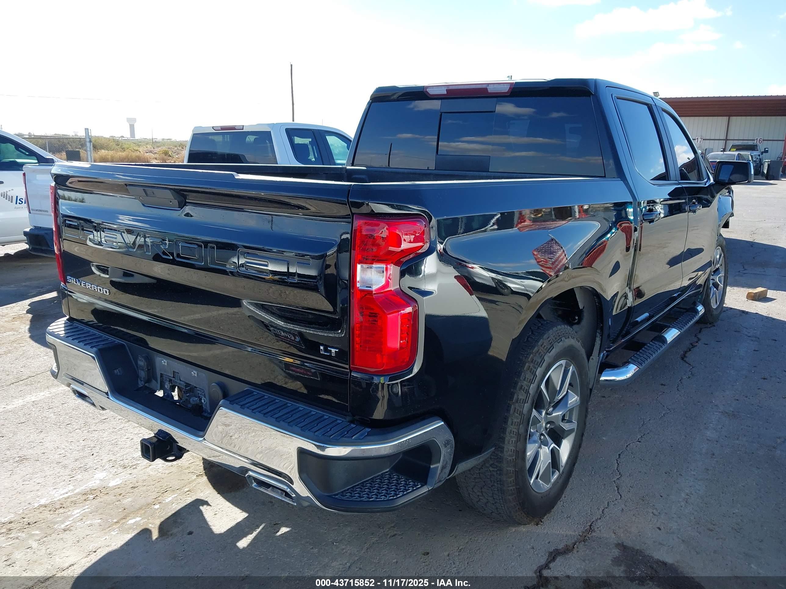 CHEVROLET SILVERADO image 4