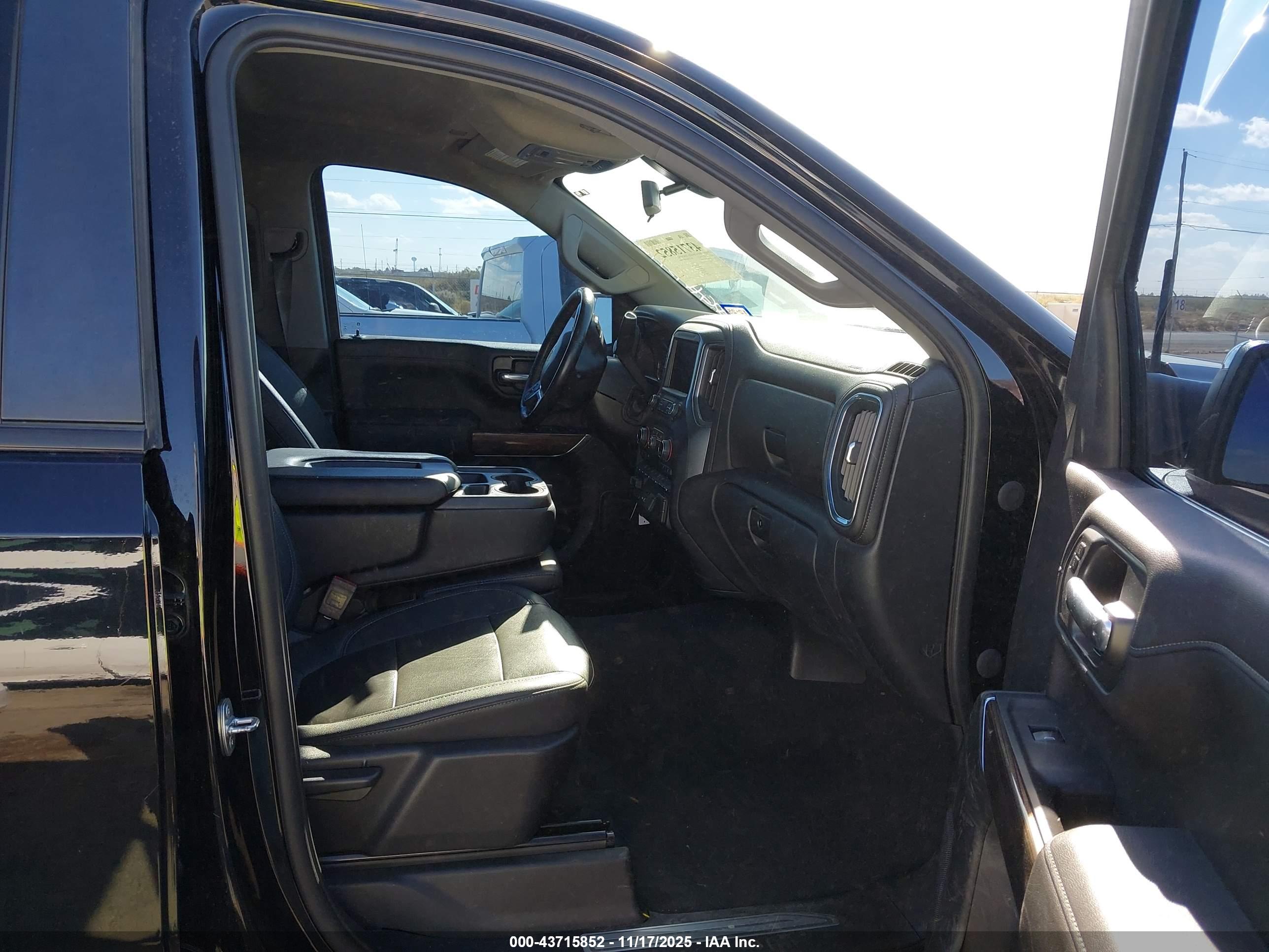 CHEVROLET SILVERADO image 5