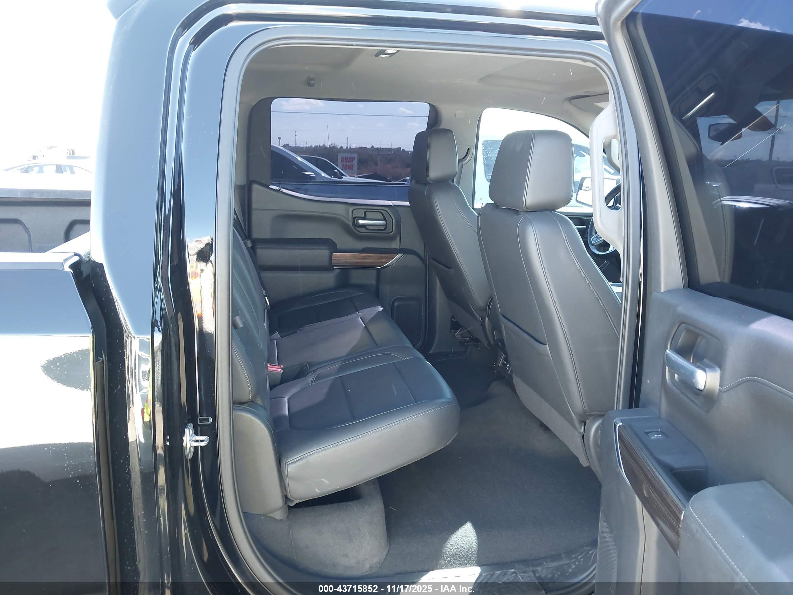 CHEVROLET SILVERADO image 8