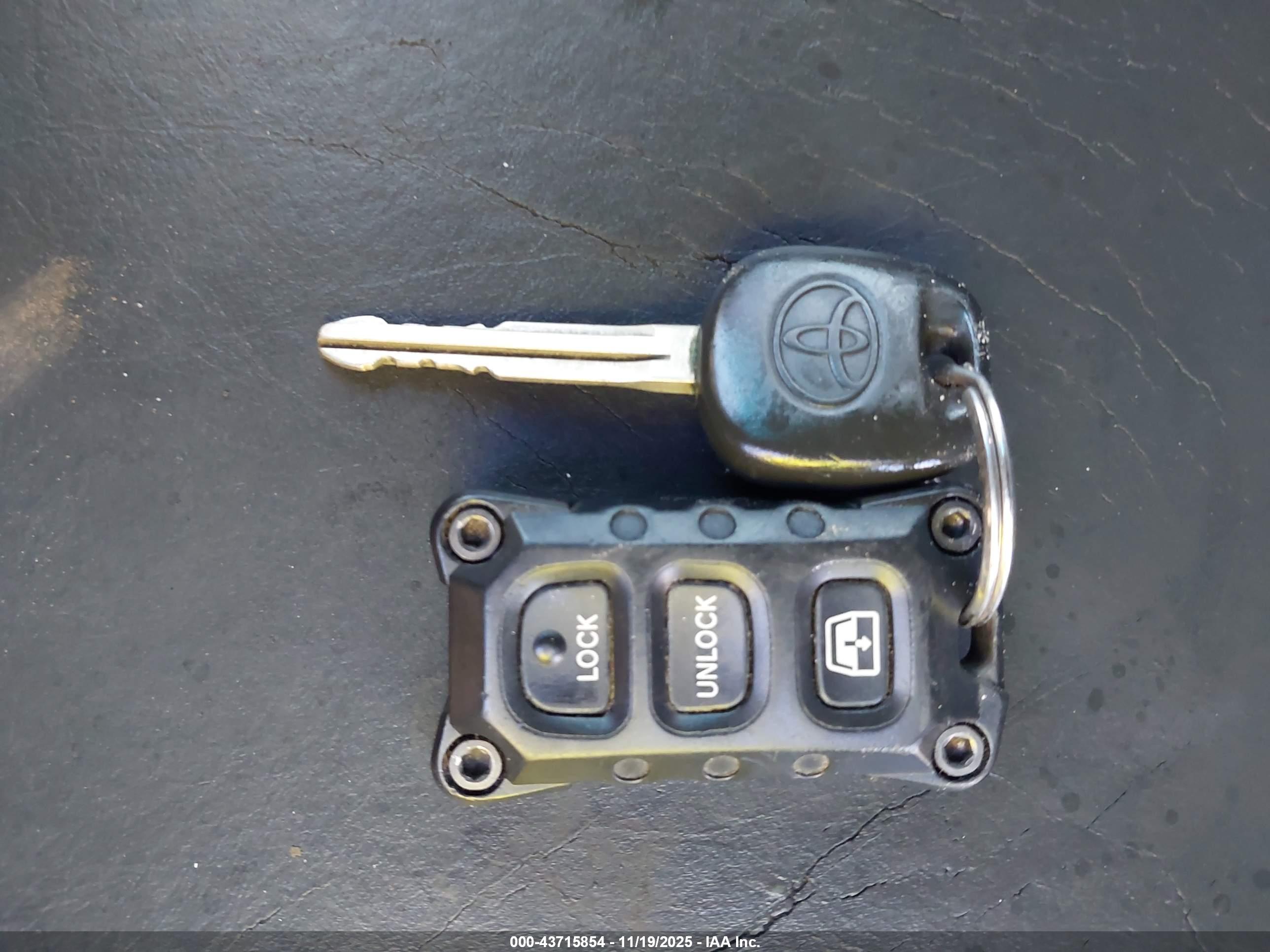 TOYOTA 4RUNNER image 11