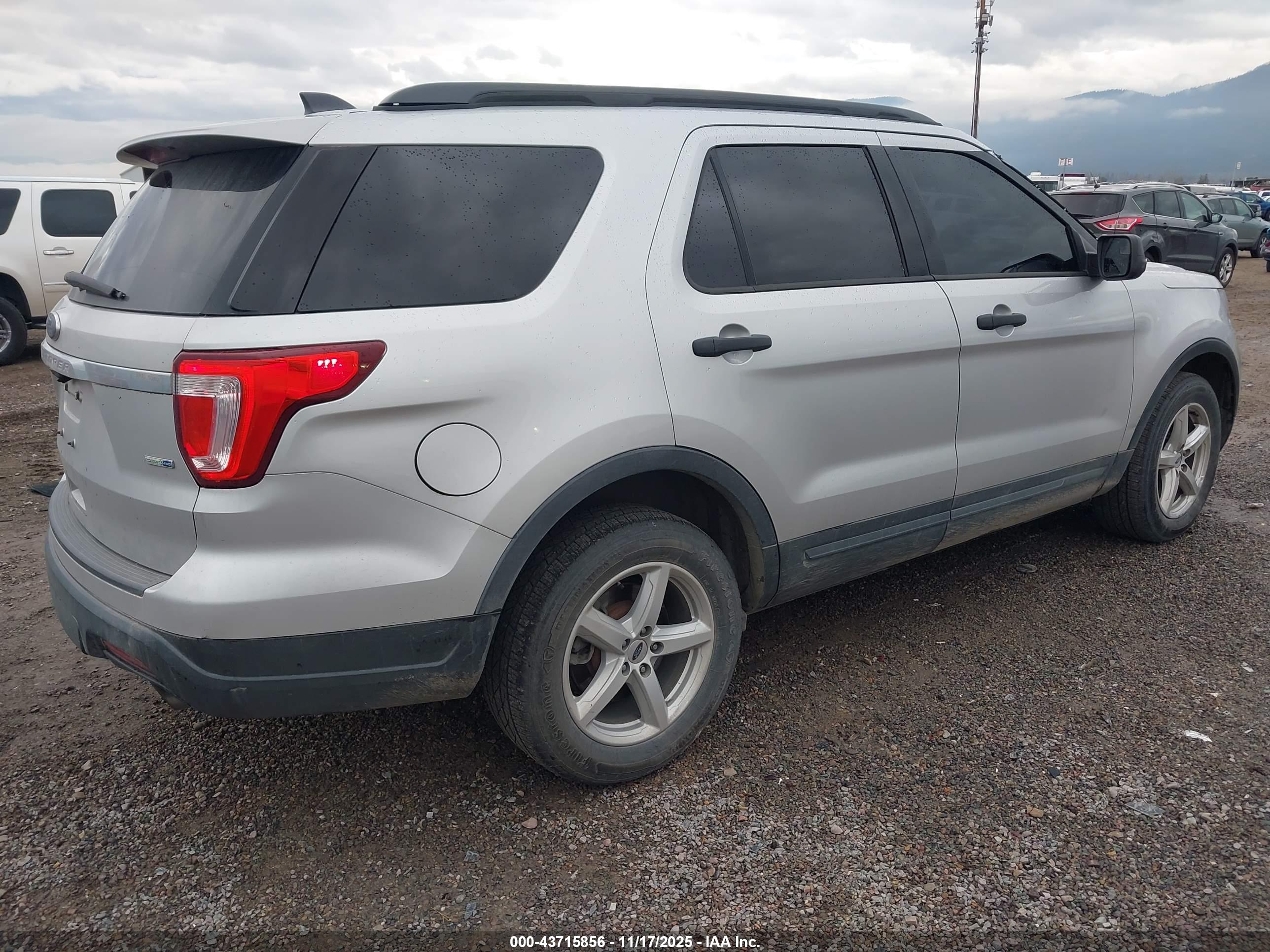 FORD EXPLORER image 4