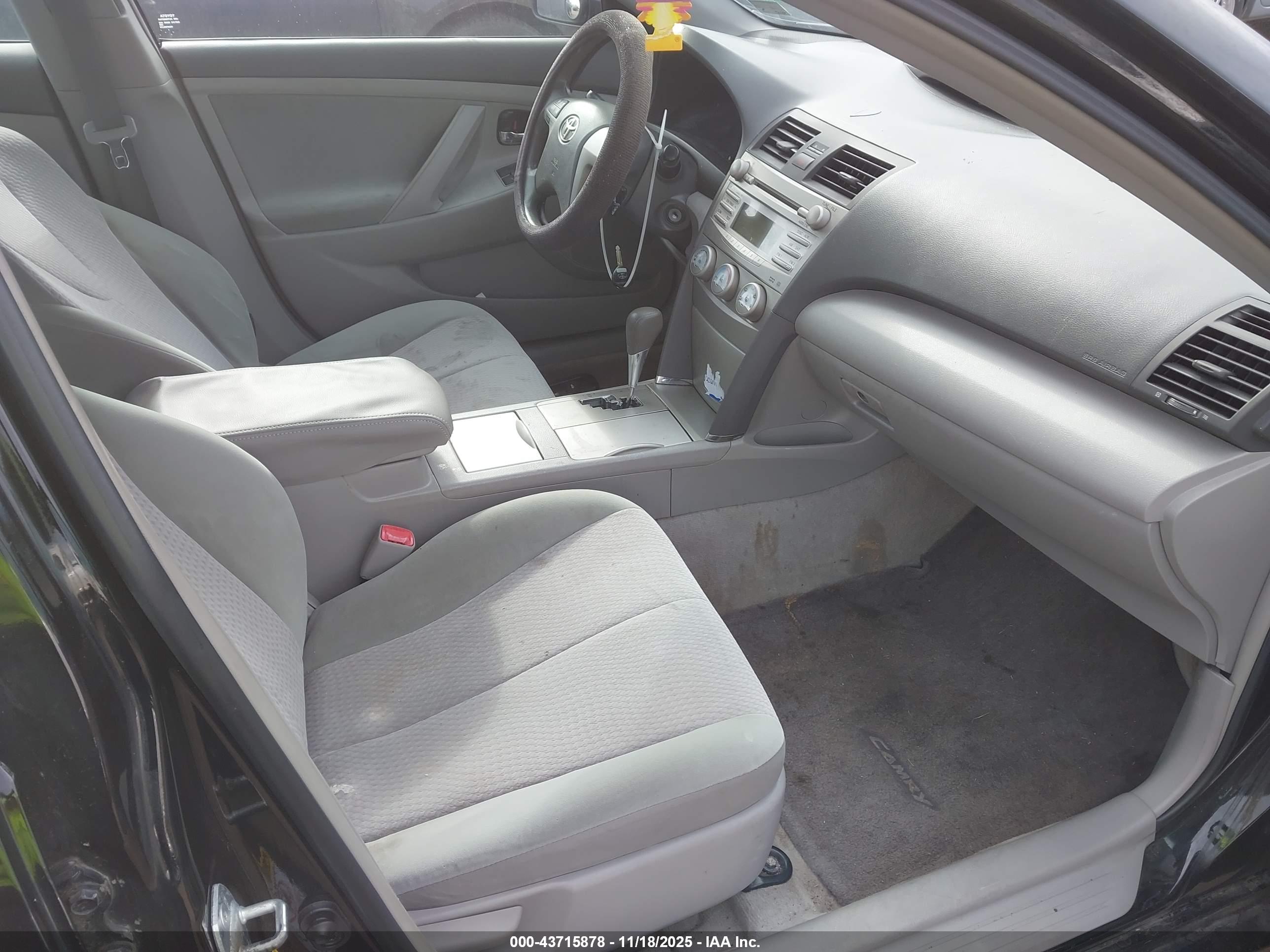 TOYOTA CAMRY image 5